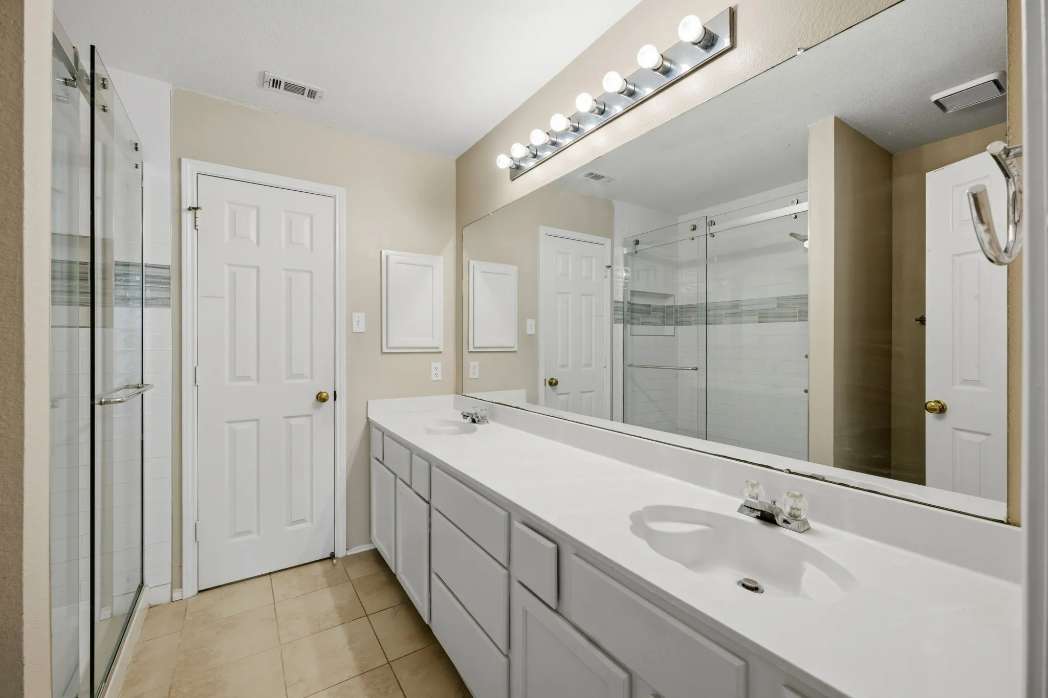 Single Family Residence For Sale in Collin County , 2324 Compton Drive, Plano, Texas 75025, 5 Bedroom, 4 Bathroom, 2 Garage spaces, 3,266 Sqft, built in 1993, mls#21318472, Real Estate Agent in Plano, Homes For Sale in Collin county, Homes For Sale in Plano, Realtor in Plano Texas, Real Estate Brokerage Independent Realty Texas, Luminita Cordes Realtor
