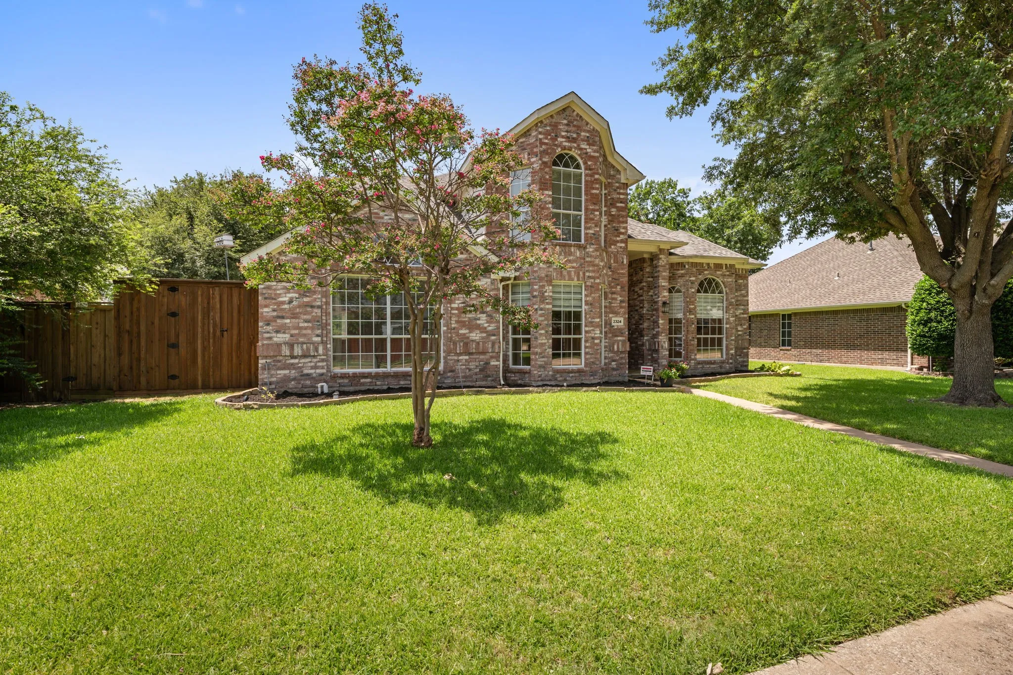 Single Family Residence For Sale in Collin County , 2324 Compton Drive, Plano, Texas 75025, 5 Bedroom, 4 Bathroom, 2 Garage spaces, 3,266 Sqft, built in 1993, mls#21318472, Real Estate Agent in Plano, Homes For Sale in Collin county, Homes For Sale in Plano, Realtor in Plano Texas, Real Estate Brokerage Independent Realty Texas, Luminita Cordes Realtor