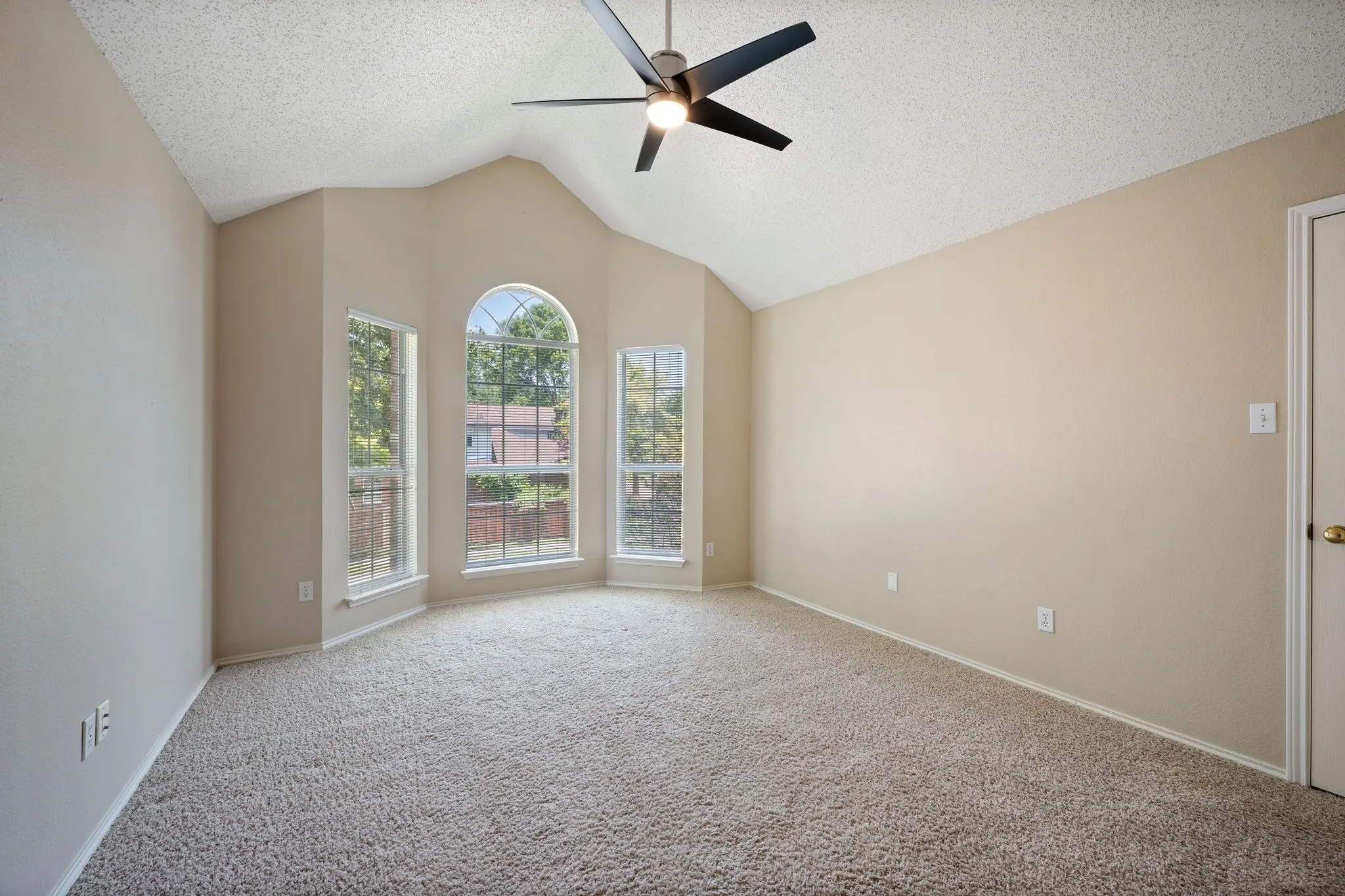 Single Family Residence For Sale in Collin County , 2324 Compton Drive, Plano, Texas 75025, 5 Bedroom, 4 Bathroom, 2 Garage spaces, 3,266 Sqft, built in 1993, mls#21318472, Real Estate Agent in Plano, Homes For Sale in Collin county, Homes For Sale in Plano, Realtor in Plano Texas, Real Estate Brokerage Independent Realty Texas, Luminita Cordes Realtor
