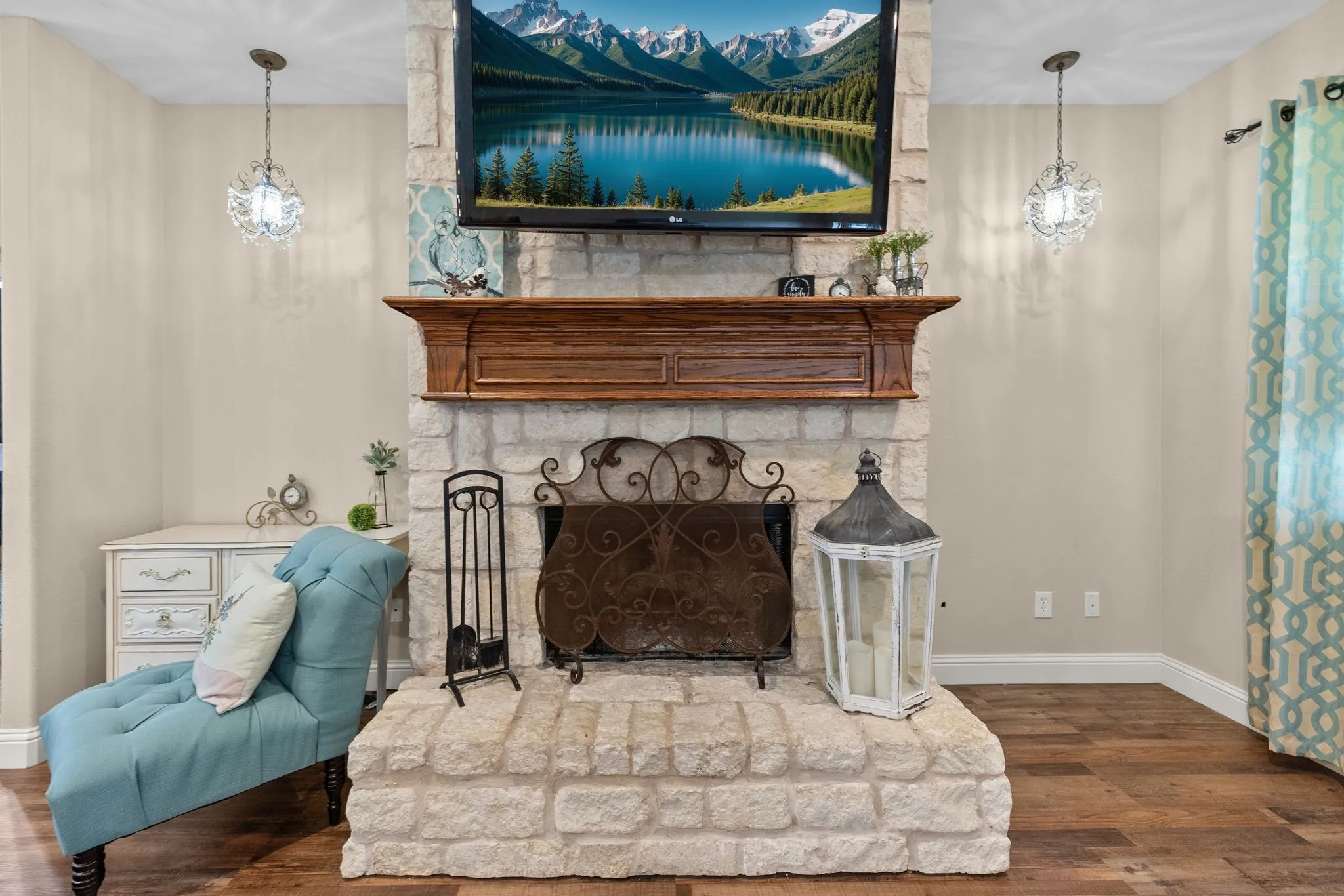 Single Family Residence For Sale in Hunt County , 4168 Fm 3211, Caddo Mills, Texas 75135, 3 Bedroom, 2 Bathroom, 2 Garage spaces, 1,904 Sqft, built in 2007, Price $475,000, mls#21316640, Real Estate Agent in Caddo Mills, Homes For Sale in Hunt county, Homes For Sale in Caddo Mills, Realtor in Caddo Mills Texas, Real Estate Brokerage Independent Realty Texas, Luminita Cordes Realtor