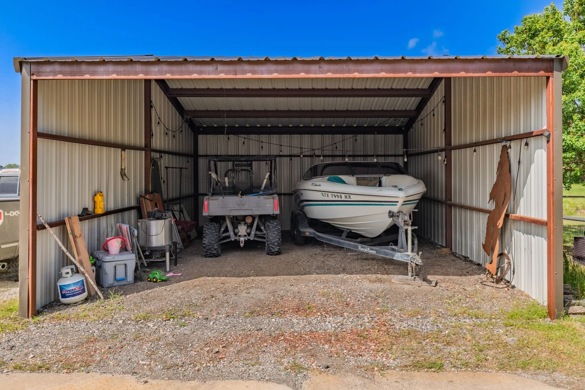 Single Family Residence For Sale in Hunt County , 4168 Fm 3211, Caddo Mills, Texas 75135, 3 Bedroom, 2 Bathroom, 2 Garage spaces, 1,904 Sqft, built in 2007, Price $475,000, mls#21316640, Real Estate Agent in Caddo Mills, Homes For Sale in Hunt county, Homes For Sale in Caddo Mills, Realtor in Caddo Mills Texas, Real Estate Brokerage Independent Realty Texas, Luminita Cordes Realtor