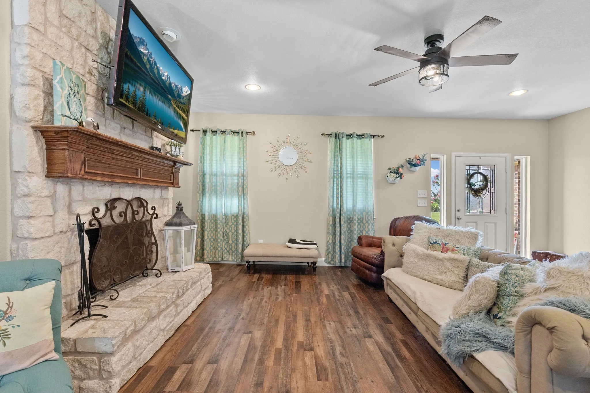 Single Family Residence For Sale in Hunt County , 4168 Fm 3211, Caddo Mills, Texas 75135, 3 Bedroom, 2 Bathroom, 2 Garage spaces, 1,904 Sqft, built in 2007, Price $475,000, mls#21316640, Real Estate Agent in Caddo Mills, Homes For Sale in Hunt county, Homes For Sale in Caddo Mills, Realtor in Caddo Mills Texas, Real Estate Brokerage Independent Realty Texas, Luminita Cordes Realtor