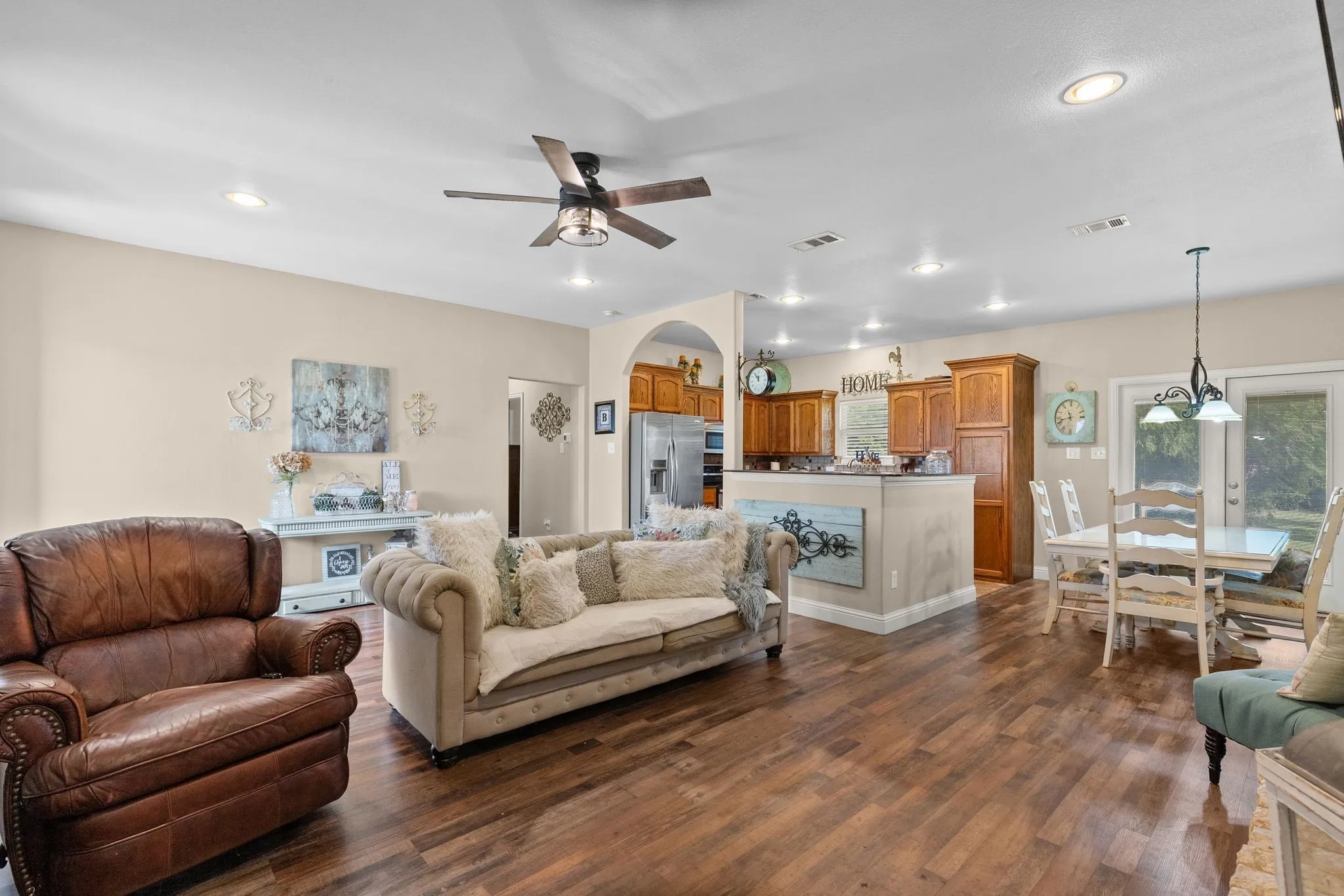 Single Family Residence For Sale in Hunt County , 4168 Fm 3211, Caddo Mills, Texas 75135, 3 Bedroom, 2 Bathroom, 2 Garage spaces, 1,904 Sqft, built in 2007, Price $475,000, mls#21316640, Real Estate Agent in Caddo Mills, Homes For Sale in Hunt county, Homes For Sale in Caddo Mills, Realtor in Caddo Mills Texas, Real Estate Brokerage Independent Realty Texas, Luminita Cordes Realtor