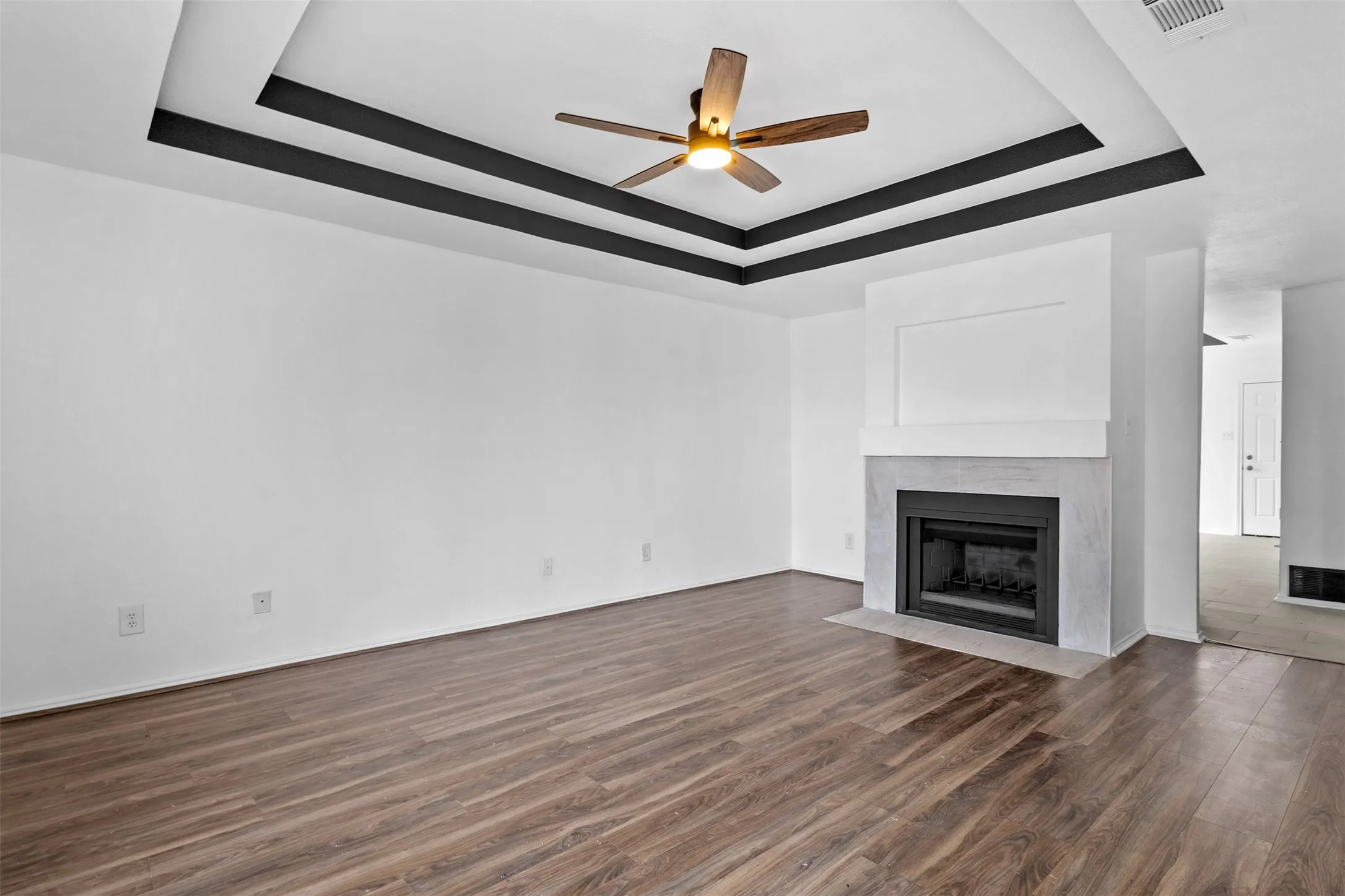 Duplex For Rent in Tarrant County , 5349 Northridge Boulevard, North Richland Hills, Texas 76180, 3 Bedroom, 2 Bathroom, Garage spaces, 1,175 Sqft, built in 1984, mls#21319250, Real Estate Agent in North Richland Hills, Homes For Rent in Tarrant county, Homes For Rent in North Richland Hills, Realtor in North Richland Hills Texas, Real Estate Brokerage Independent Realty Texas, Luminita Cordes Realtor