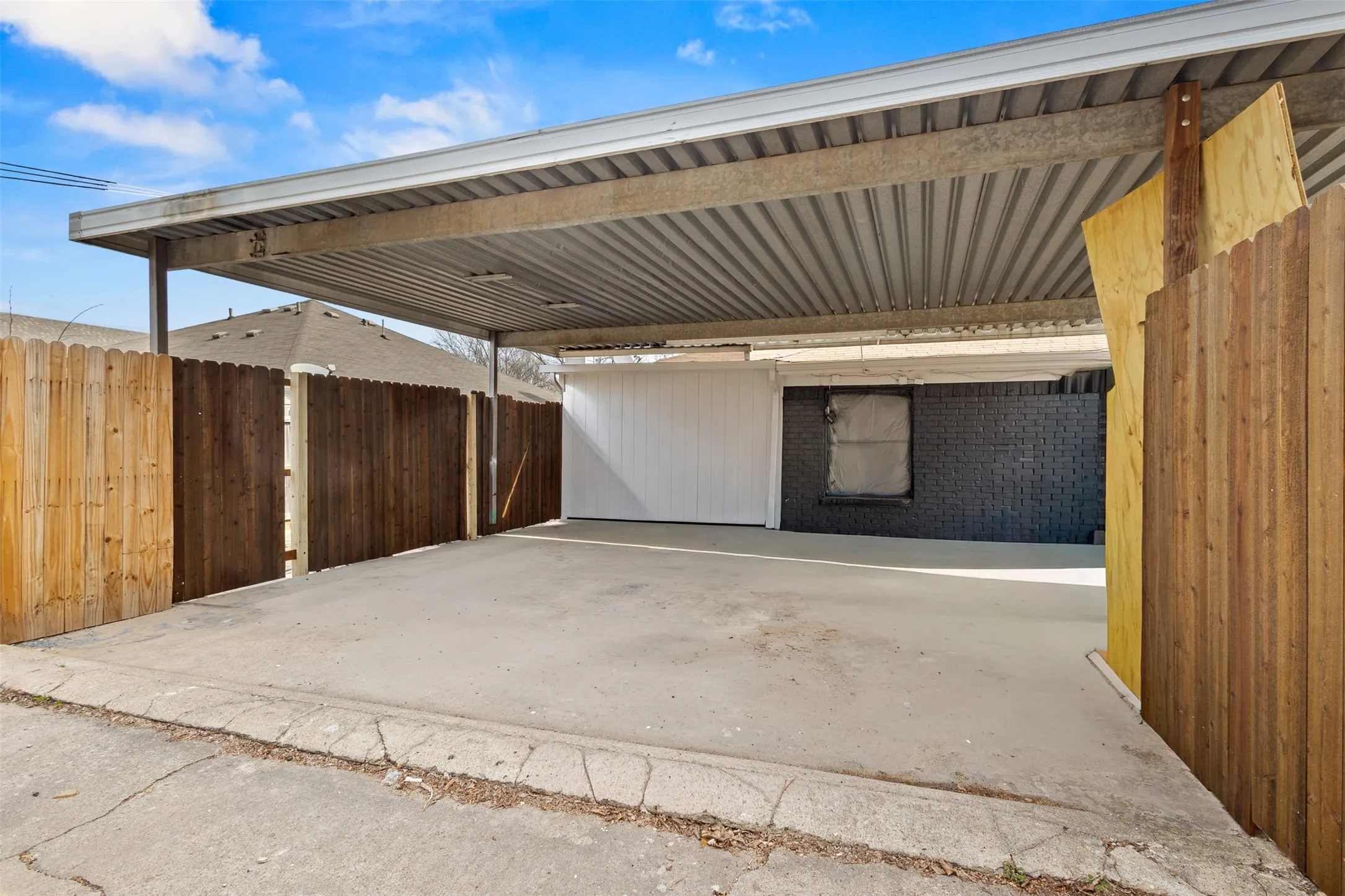 Duplex For Rent in Tarrant County , 5349 Northridge Boulevard, North Richland Hills, Texas 76180, 3 Bedroom, 2 Bathroom, Garage spaces, 1,175 Sqft, built in 1984, mls#21319250, Real Estate Agent in North Richland Hills, Homes For Rent in Tarrant county, Homes For Rent in North Richland Hills, Realtor in North Richland Hills Texas, Real Estate Brokerage Independent Realty Texas, Luminita Cordes Realtor