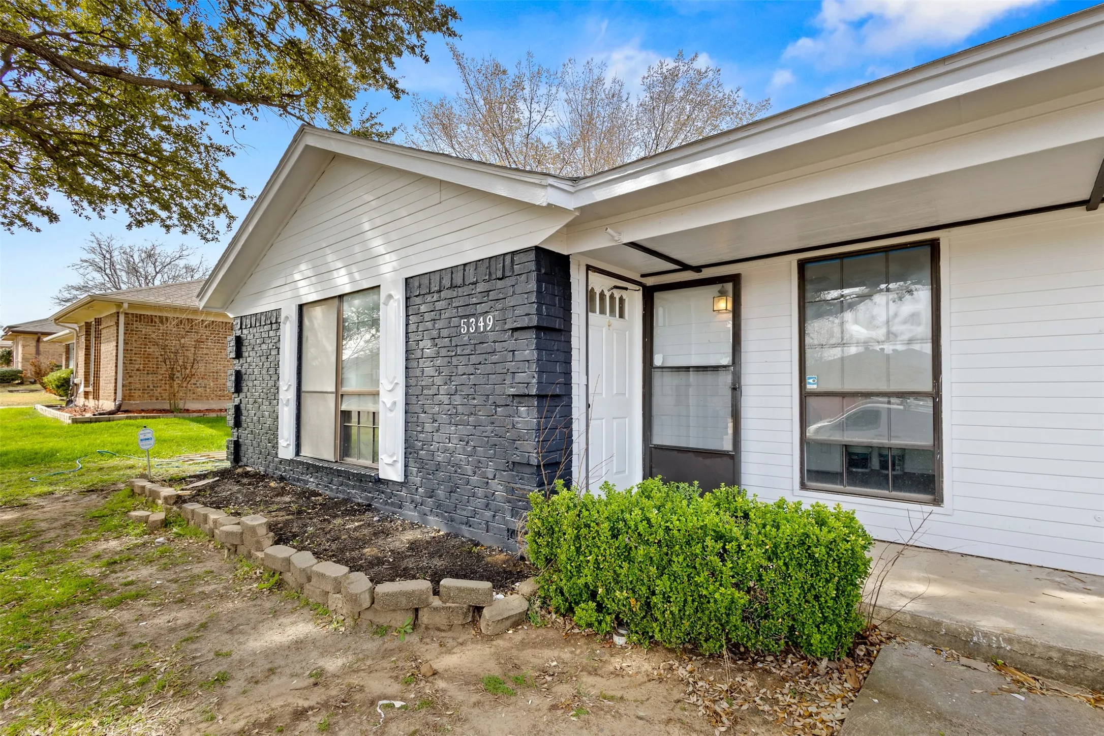 Duplex For Rent in Tarrant County , 5349 Northridge Boulevard, North Richland Hills, Texas 76180, 3 Bedroom, 2 Bathroom, Garage spaces, 1,175 Sqft, built in 1984, mls#21319250, Real Estate Agent in North Richland Hills, Homes For Rent in Tarrant county, Homes For Rent in North Richland Hills, Realtor in North Richland Hills Texas, Real Estate Brokerage Independent Realty Texas, Luminita Cordes Realtor