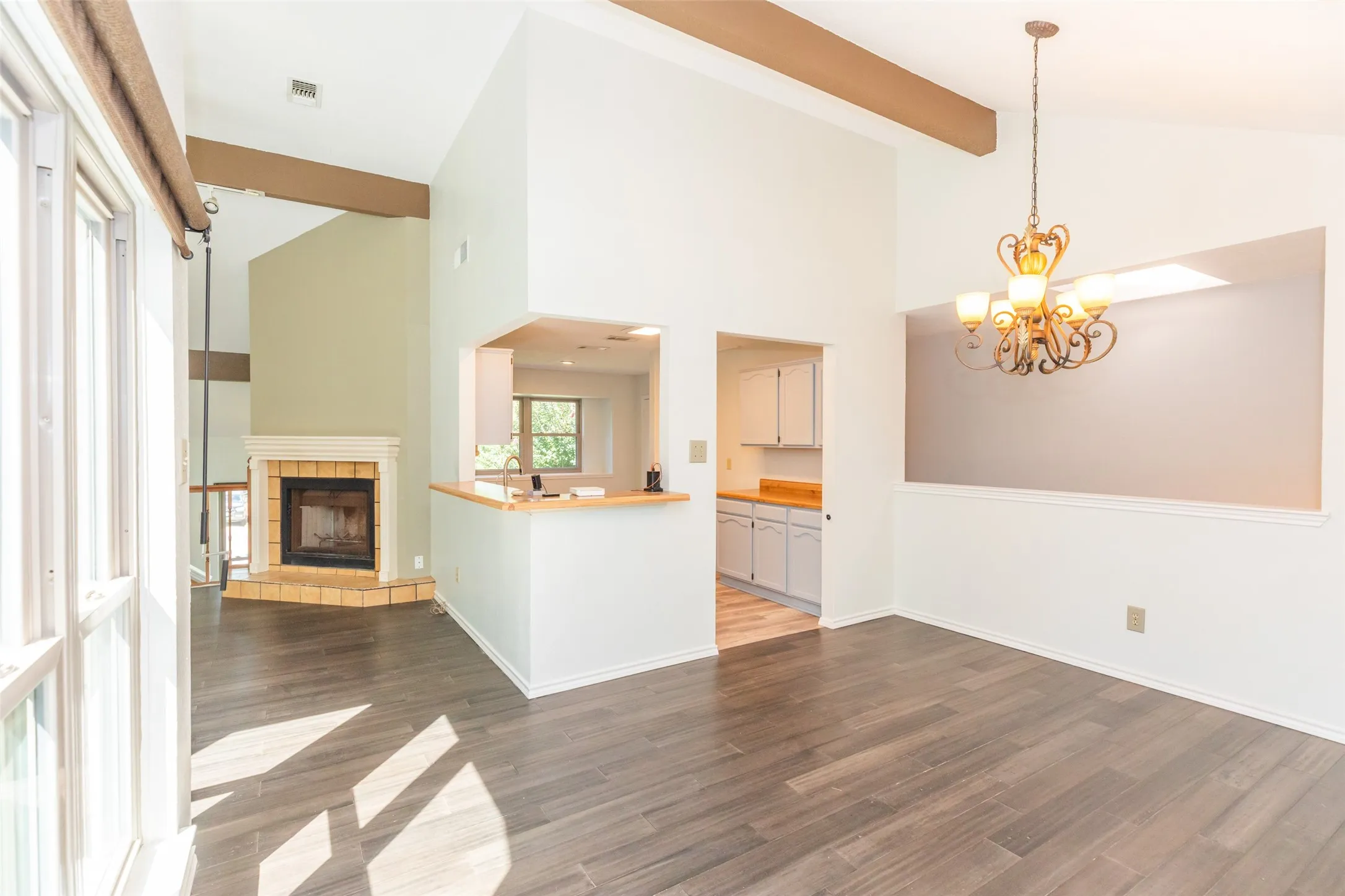 Single Family Residence For Sale in Dallas County , 6545 Los Rios Drive, Mesquite, Texas 75150, 3 Bedroom, 2 Bathroom, Garage spaces, 2,139 Sqft, built in 1985, mls#21319251, Real Estate Agent in Mesquite, Homes For Sale in Dallas county, Homes For Sale in Mesquite, Realtor in Mesquite Texas, Real Estate Brokerage Independent Realty Texas, Luminita Cordes Realtor