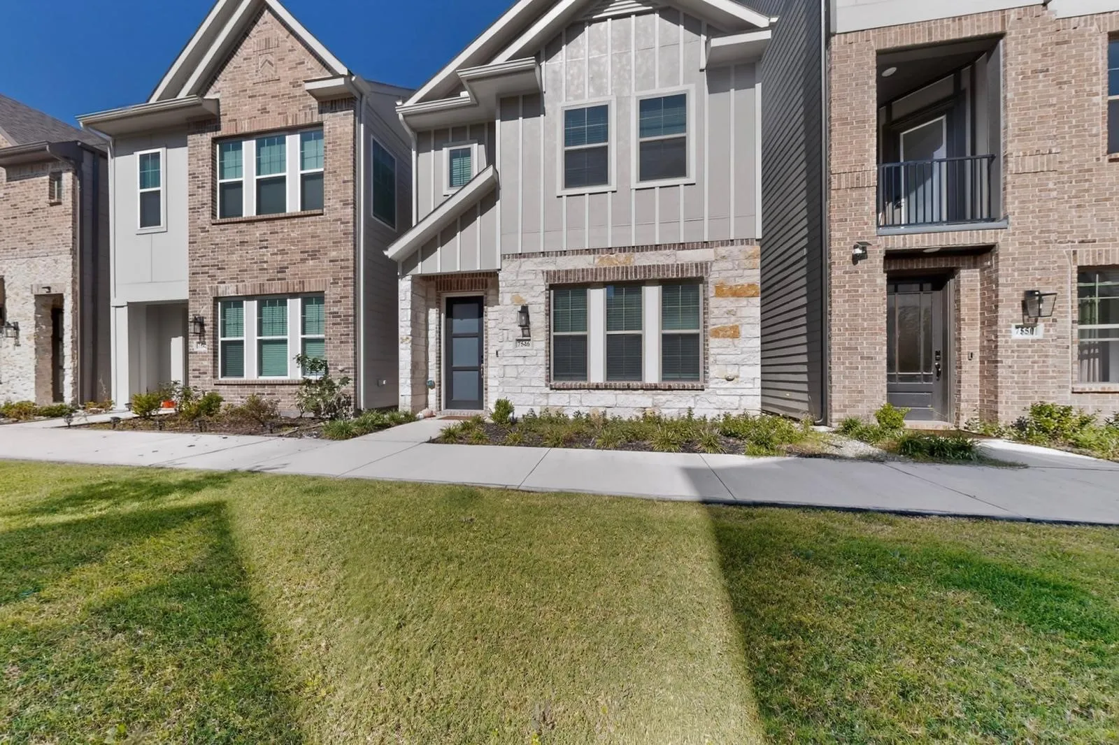Single Family Residence For Rent in Dallas County , 7546 Edgeware Road, Dallas, Texas 75228, 3 Bedroom, 3 Bathroom, 2 Garage spaces, 1,580 Sqft, built in 2024, mls#21319252, Real Estate Agent in Dallas, Homes For Rent in Dallas county, Homes For Rent in Dallas, Realtor in Dallas Texas, Real Estate Brokerage Independent Realty Texas, Luminita Cordes Realtor