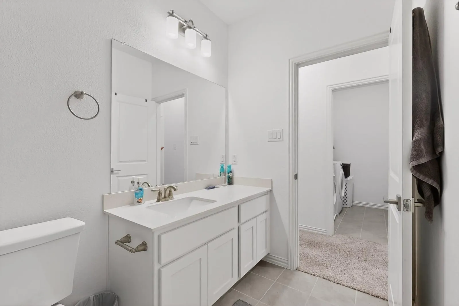 Single Family Residence For Rent in Dallas County , 7546 Edgeware Road, Dallas, Texas 75228, 3 Bedroom, 3 Bathroom, 2 Garage spaces, 1,580 Sqft, built in 2024, mls#21319252, Real Estate Agent in Dallas, Homes For Rent in Dallas county, Homes For Rent in Dallas, Realtor in Dallas Texas, Real Estate Brokerage Independent Realty Texas, Luminita Cordes Realtor