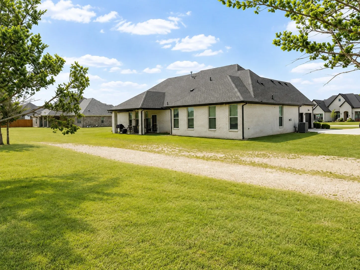 Single Family Residence For Sale in Ellis County , 4017 Lagos Drive, Midlothian, Texas 76065, 4 Bedroom, 4 Bathroom, 3 Garage spaces, 2,865 Sqft, built in 2023, mls#21315988, Real Estate Agent in Midlothian, Homes For Sale in Ellis county, Homes For Sale in Midlothian, Realtor in Midlothian Texas, Real Estate Brokerage Independent Realty Texas, Luminita Cordes Realtor
