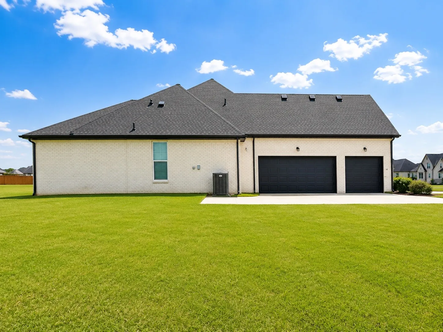 Single Family Residence For Sale in Ellis County , 4017 Lagos Drive, Midlothian, Texas 76065, 4 Bedroom, 4 Bathroom, 3 Garage spaces, 2,865 Sqft, built in 2023, mls#21315988, Real Estate Agent in Midlothian, Homes For Sale in Ellis county, Homes For Sale in Midlothian, Realtor in Midlothian Texas, Real Estate Brokerage Independent Realty Texas, Luminita Cordes Realtor