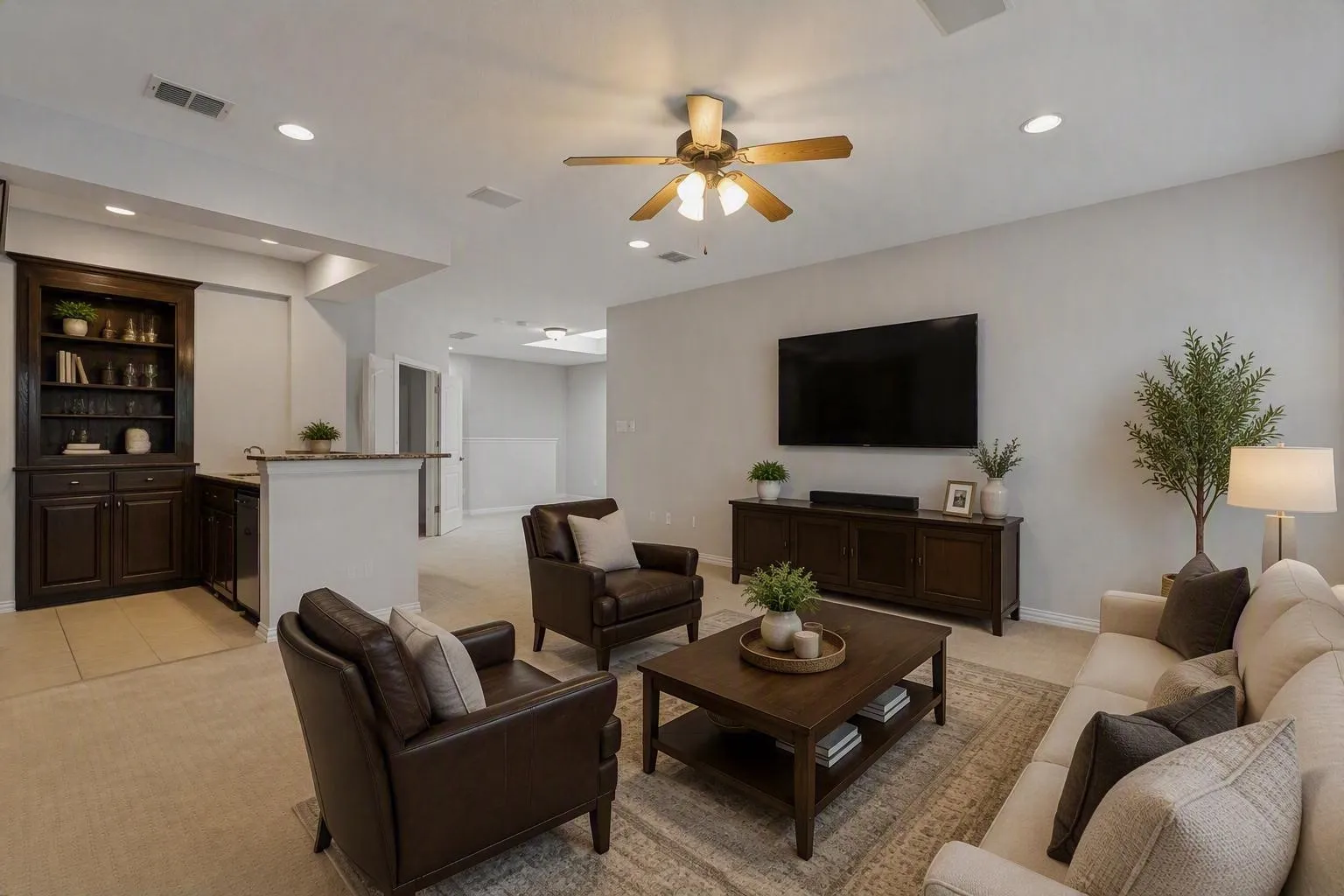 Recessed lighting, ceiling fan with light kit, built-in wet bar with cabinetry, built-in mini-fridge, and neutral wall paint