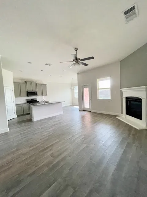 Single Family Residence For Rent in Denton County , 11000 Glover Lane, Aubrey, Texas 76227, 3 Bedroom, 2 Bathroom, 2 Garage spaces, 1,650 Sqft, built in 2020, mls#21317547, Real Estate Agent in Aubrey, Homes For Rent in Denton county, Homes For Rent in Aubrey, Realtor in Aubrey Texas, Real Estate Brokerage Independent Realty Texas, Luminita Cordes Realtor