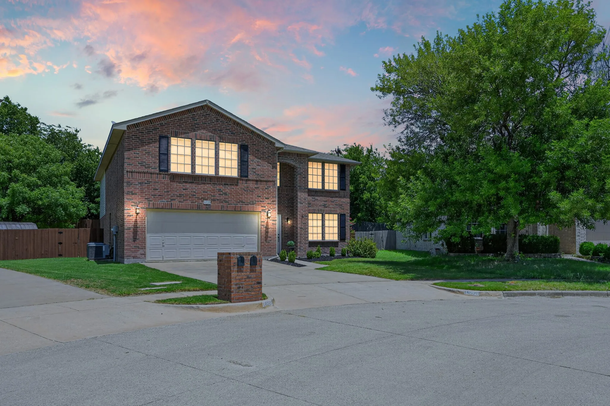 Single Family Residence For Sale in Denton County , 16520 Red River Lane, Fort Worth, Texas 76247, 5 Bedroom, 3 Bathroom, 2 Garage spaces, 3,448 Sqft, built in 2004, mls#21316762, Real Estate Agent in Fort Worth, Homes For Sale in Denton county, Homes For Sale in Fort Worth, Realtor in Fort Worth Texas, Real Estate Brokerage Independent Realty Texas, Luminita Cordes Realtor