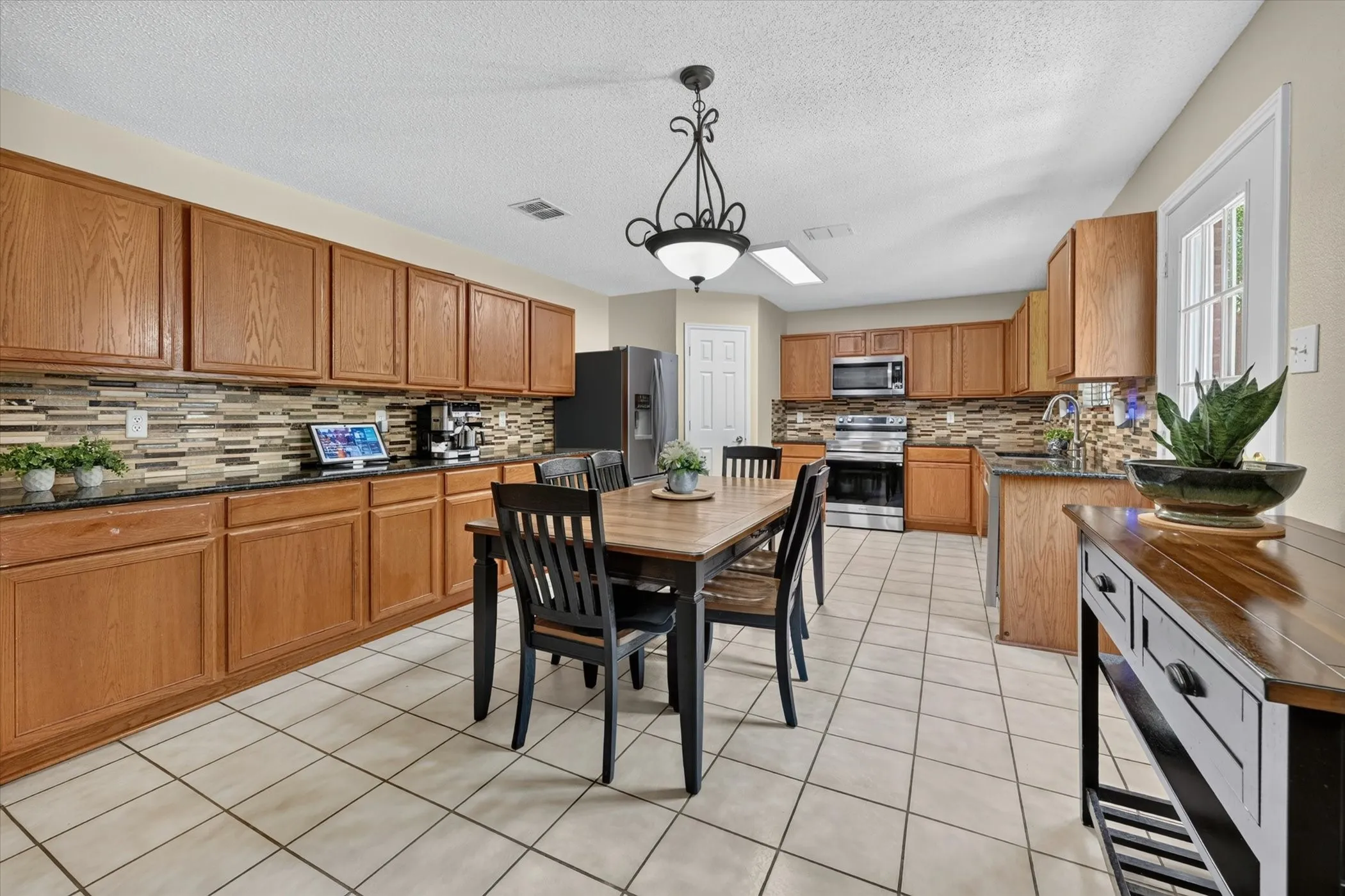 Single Family Residence For Sale in Denton County , 16520 Red River Lane, Fort Worth, Texas 76247, 5 Bedroom, 3 Bathroom, 2 Garage spaces, 3,448 Sqft, built in 2004, mls#21316762, Real Estate Agent in Fort Worth, Homes For Sale in Denton county, Homes For Sale in Fort Worth, Realtor in Fort Worth Texas, Real Estate Brokerage Independent Realty Texas, Luminita Cordes Realtor