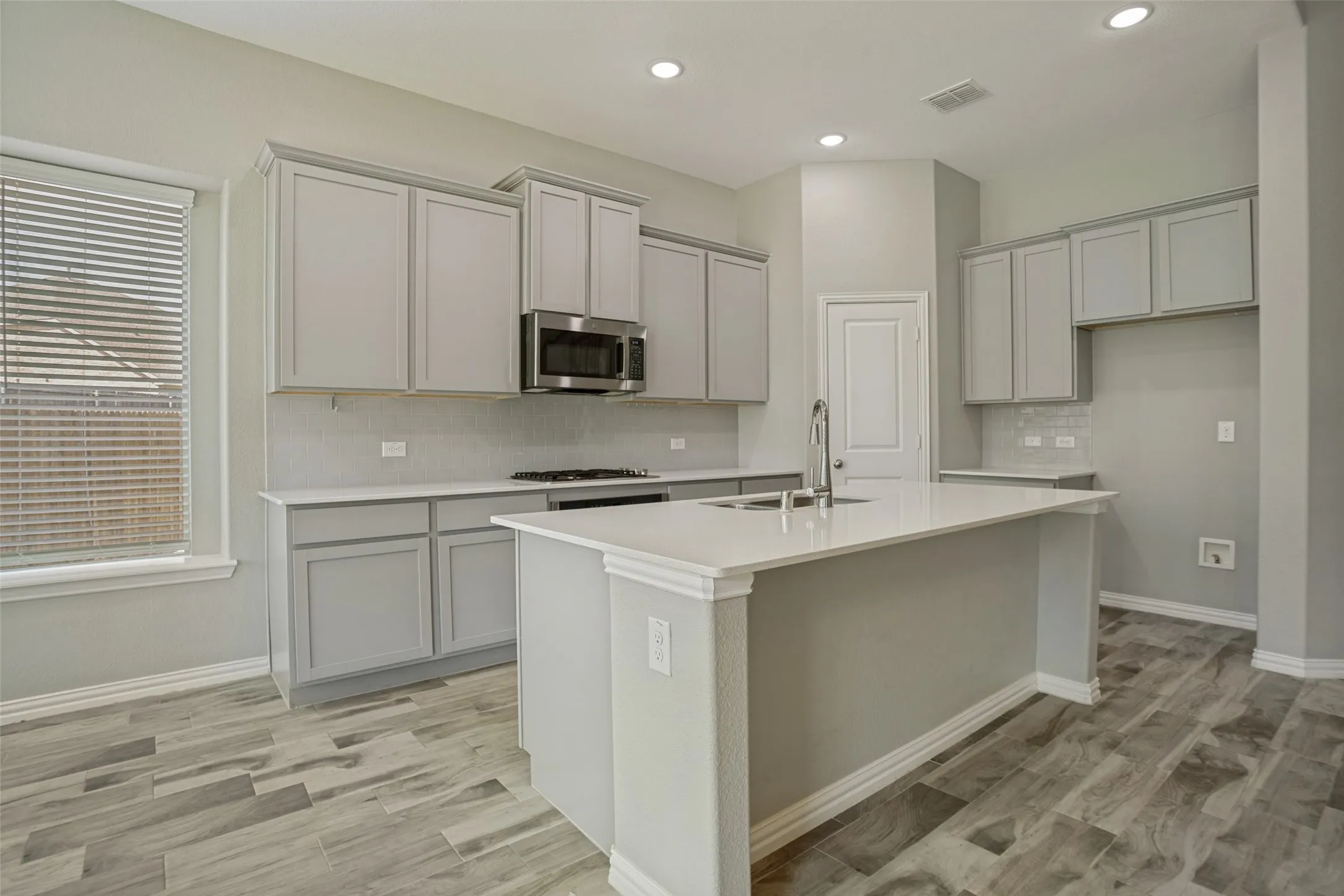 Single Family Residence For Sale in Collin County , 519 Foxtail Drive, Princeton, Texas 75407, 5 Bedroom, 5 Bathroom, 2 Garage spaces, 3,364 Sqft, built in 2021, mls#21314830, Real Estate Agent in Princeton, Homes For Sale in Collin county, Homes For Sale in Princeton, Realtor in Princeton Texas, Real Estate Brokerage Independent Realty Texas, Luminita Cordes Realtor