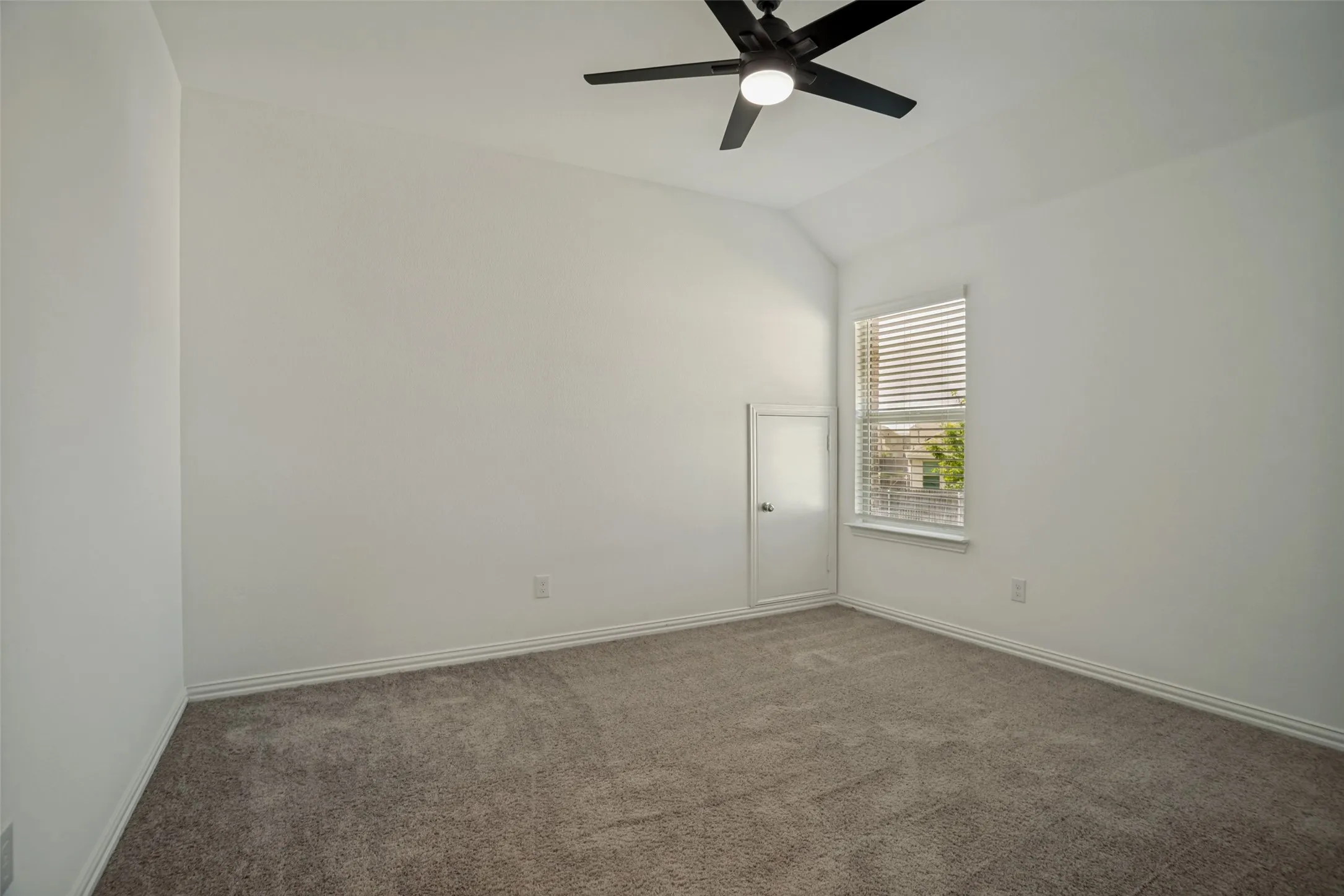 Single Family Residence For Sale in Collin County , 519 Foxtail Drive, Princeton, Texas 75407, 5 Bedroom, 5 Bathroom, 2 Garage spaces, 3,364 Sqft, built in 2021, mls#21314830, Real Estate Agent in Princeton, Homes For Sale in Collin county, Homes For Sale in Princeton, Realtor in Princeton Texas, Real Estate Brokerage Independent Realty Texas, Luminita Cordes Realtor