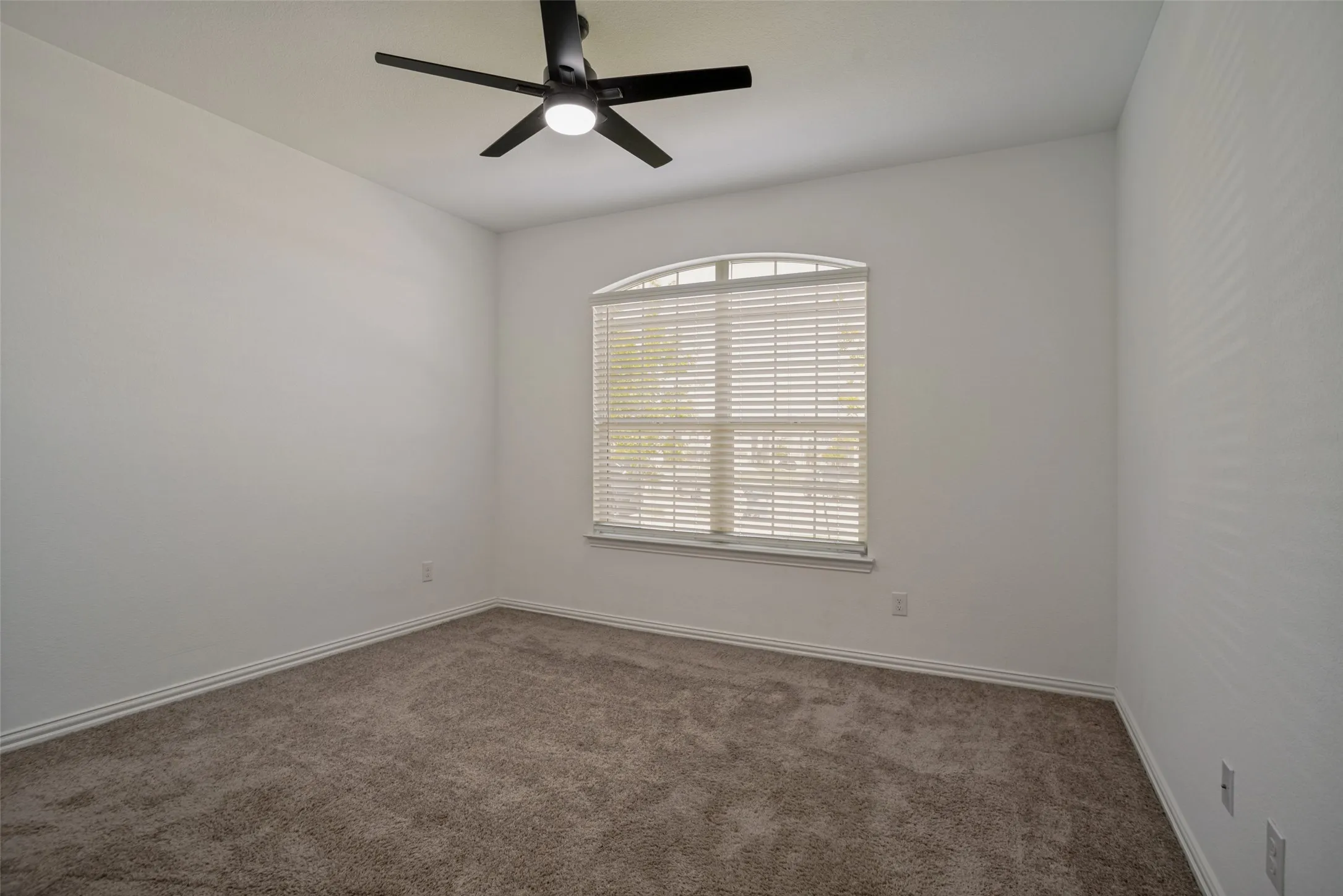 Single Family Residence For Sale in Collin County , 519 Foxtail Drive, Princeton, Texas 75407, 5 Bedroom, 5 Bathroom, 2 Garage spaces, 3,364 Sqft, built in 2021, mls#21314830, Real Estate Agent in Princeton, Homes For Sale in Collin county, Homes For Sale in Princeton, Realtor in Princeton Texas, Real Estate Brokerage Independent Realty Texas, Luminita Cordes Realtor