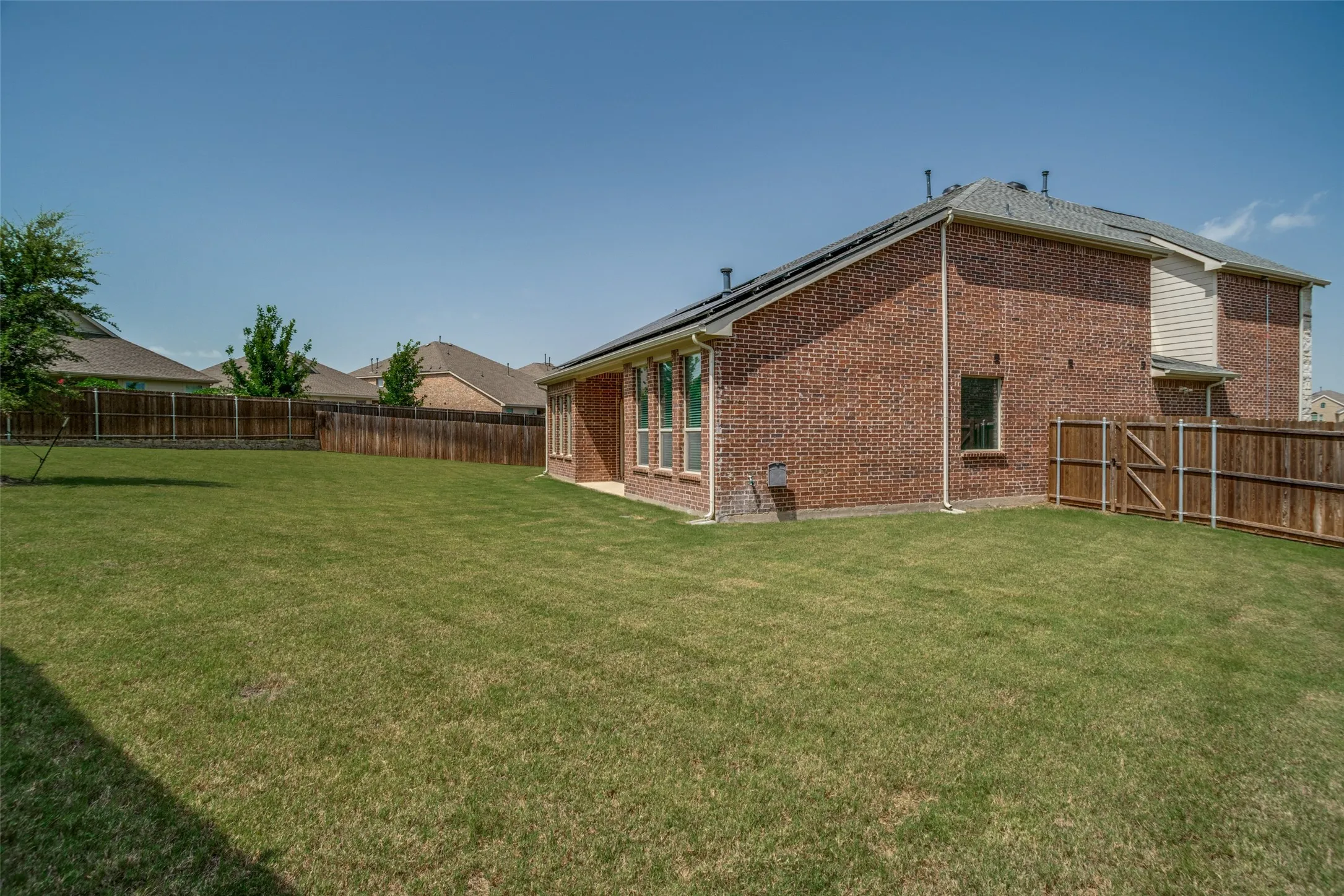 Single Family Residence For Sale in Collin County , 519 Foxtail Drive, Princeton, Texas 75407, 5 Bedroom, 5 Bathroom, 2 Garage spaces, 3,364 Sqft, built in 2021, mls#21314830, Real Estate Agent in Princeton, Homes For Sale in Collin county, Homes For Sale in Princeton, Realtor in Princeton Texas, Real Estate Brokerage Independent Realty Texas, Luminita Cordes Realtor