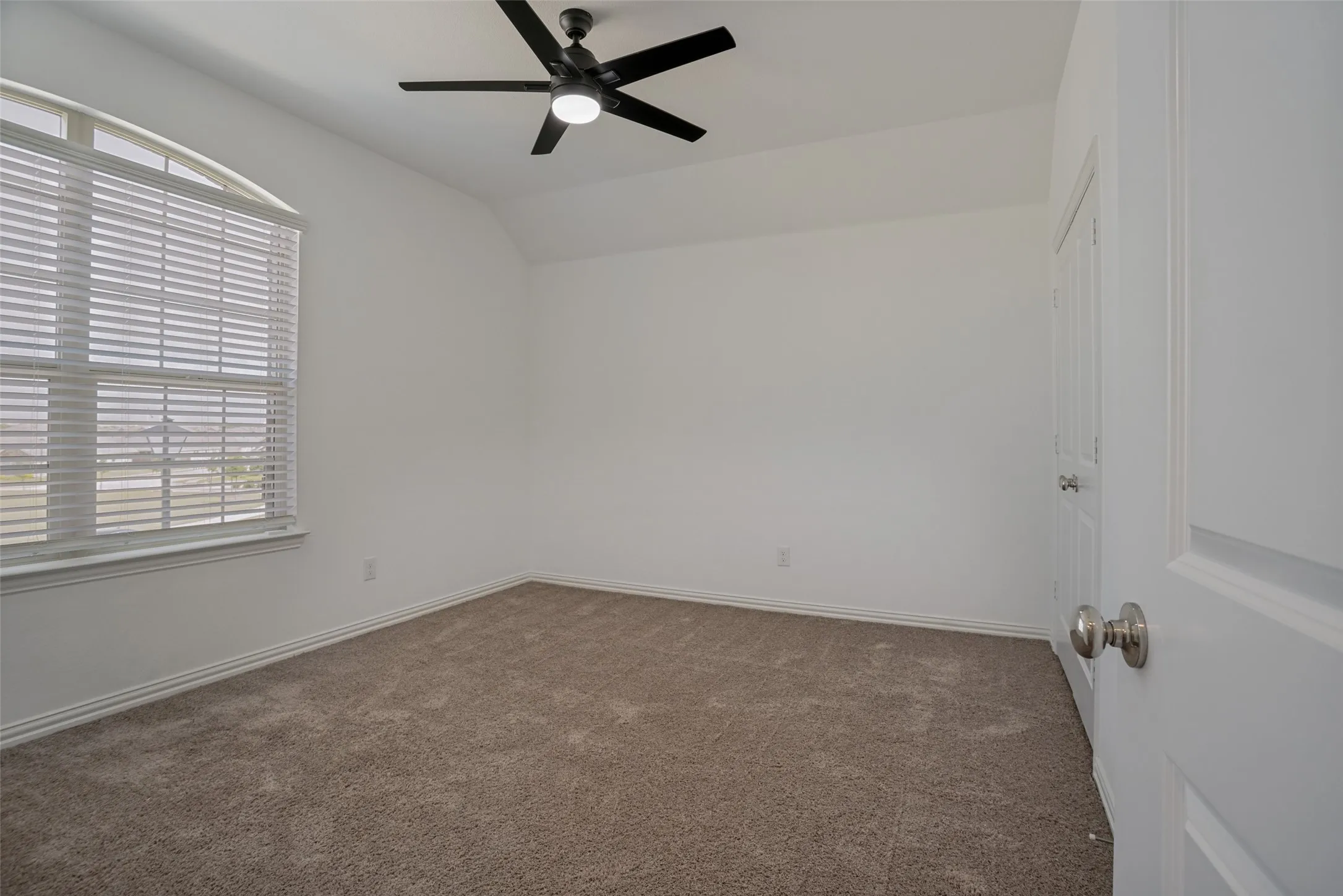 Single Family Residence For Sale in Collin County , 519 Foxtail Drive, Princeton, Texas 75407, 5 Bedroom, 5 Bathroom, 2 Garage spaces, 3,364 Sqft, built in 2021, mls#21314830, Real Estate Agent in Princeton, Homes For Sale in Collin county, Homes For Sale in Princeton, Realtor in Princeton Texas, Real Estate Brokerage Independent Realty Texas, Luminita Cordes Realtor