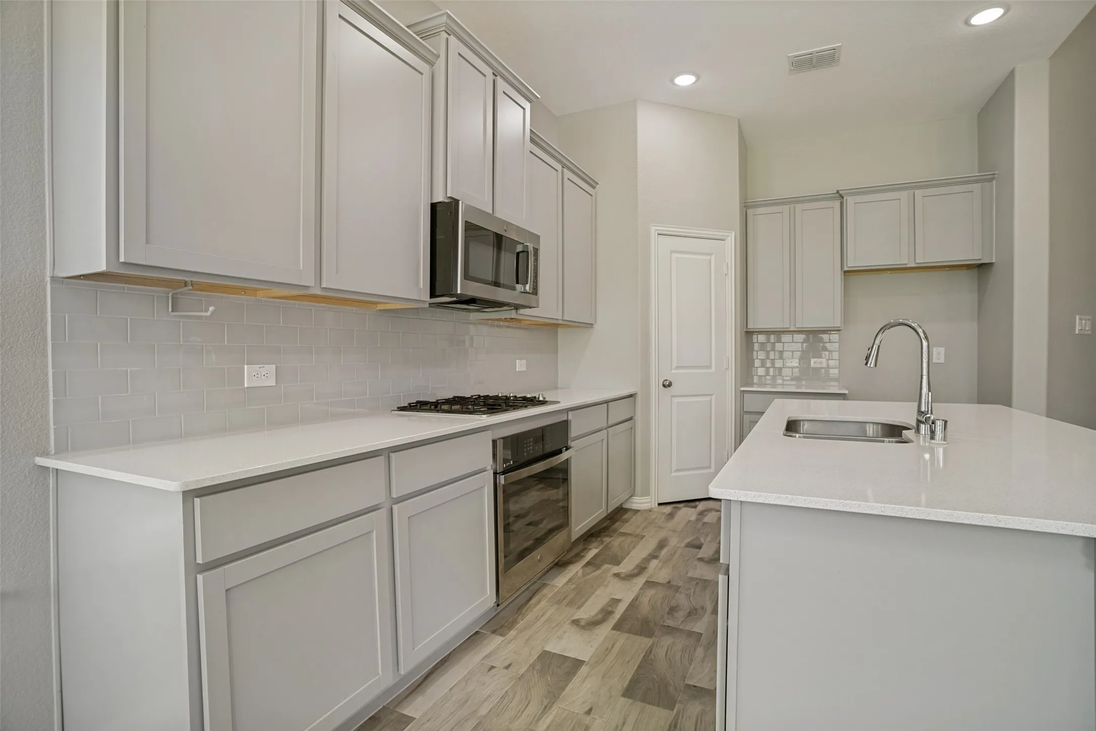 Single Family Residence For Sale in Collin County , 519 Foxtail Drive, Princeton, Texas 75407, 5 Bedroom, 5 Bathroom, 2 Garage spaces, 3,364 Sqft, built in 2021, mls#21314830, Real Estate Agent in Princeton, Homes For Sale in Collin county, Homes For Sale in Princeton, Realtor in Princeton Texas, Real Estate Brokerage Independent Realty Texas, Luminita Cordes Realtor