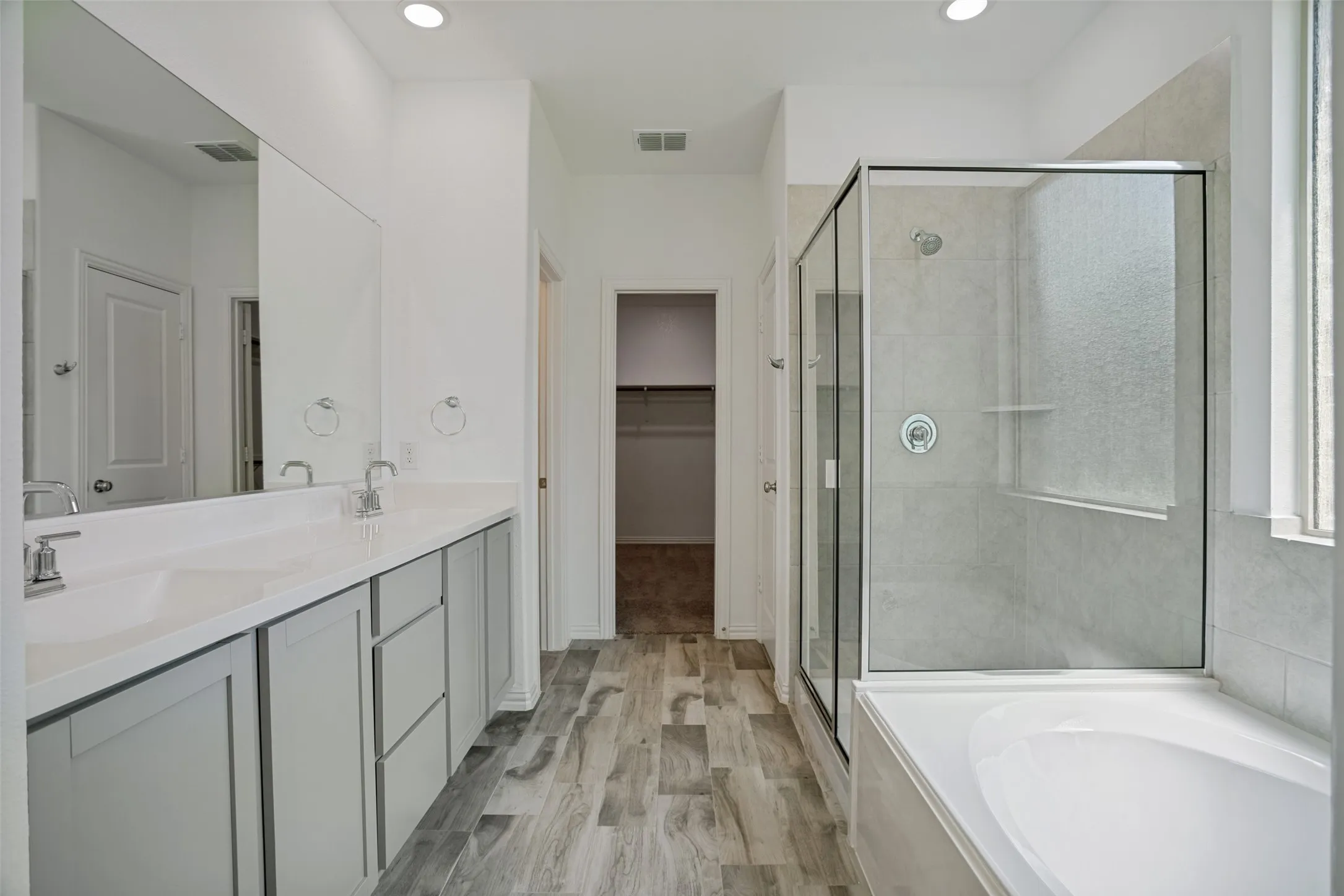 Single Family Residence For Sale in Collin County , 519 Foxtail Drive, Princeton, Texas 75407, 5 Bedroom, 5 Bathroom, 2 Garage spaces, 3,364 Sqft, built in 2021, mls#21314830, Real Estate Agent in Princeton, Homes For Sale in Collin county, Homes For Sale in Princeton, Realtor in Princeton Texas, Real Estate Brokerage Independent Realty Texas, Luminita Cordes Realtor