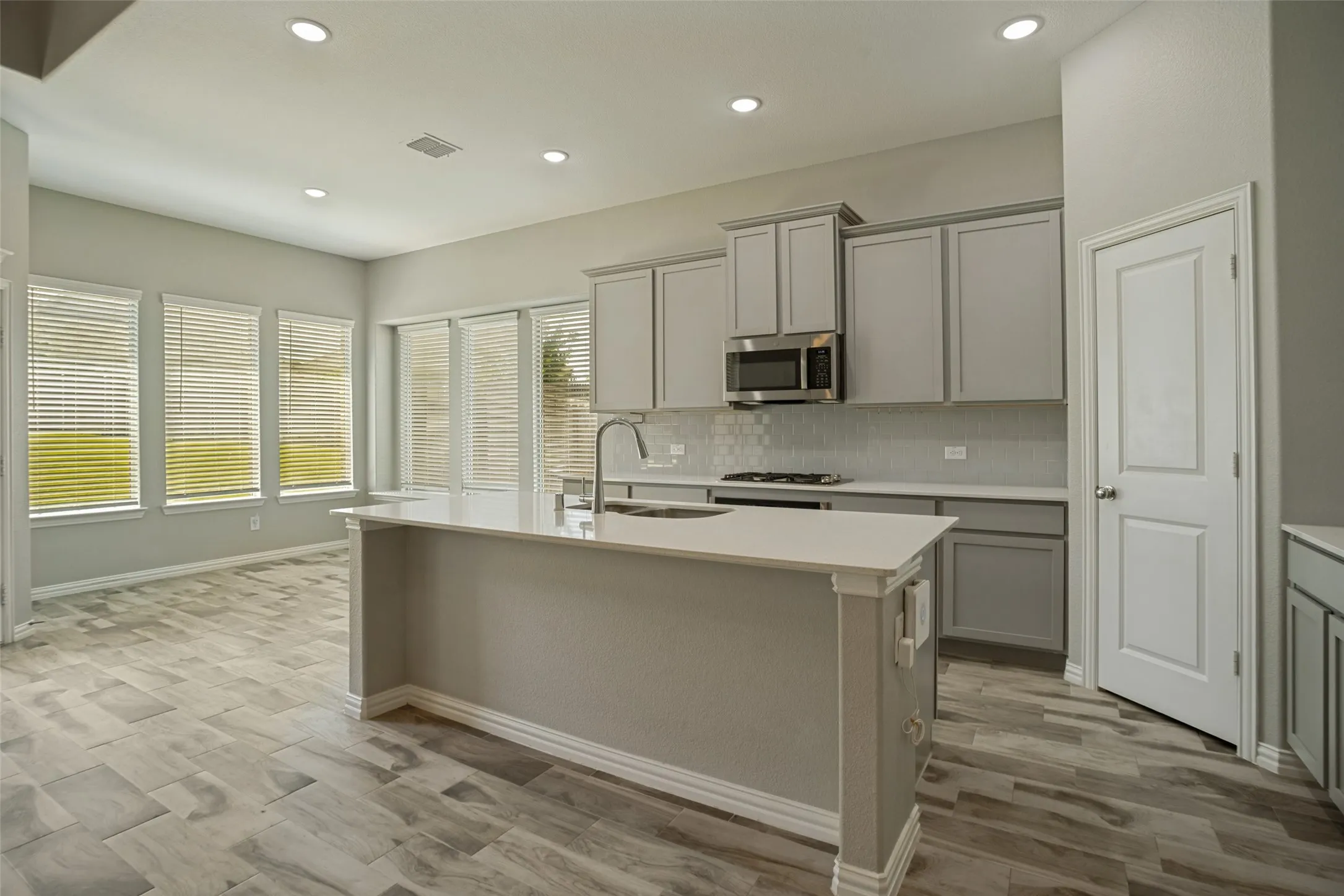 Single Family Residence For Sale in Collin County , 519 Foxtail Drive, Princeton, Texas 75407, 5 Bedroom, 5 Bathroom, 2 Garage spaces, 3,364 Sqft, built in 2021, mls#21314830, Real Estate Agent in Princeton, Homes For Sale in Collin county, Homes For Sale in Princeton, Realtor in Princeton Texas, Real Estate Brokerage Independent Realty Texas, Luminita Cordes Realtor