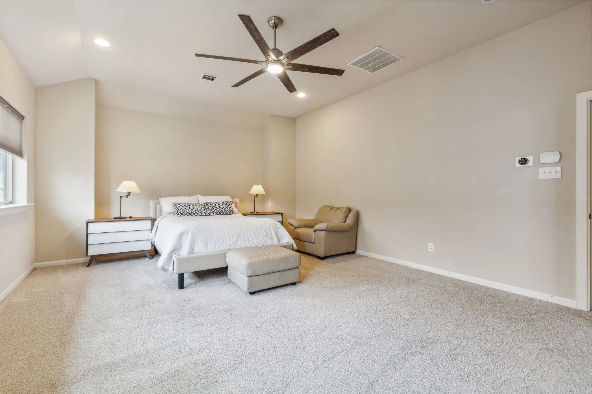 Single Family Residence For Sale in Dallas County , 1107 Alpine Drive, Richardson, Texas 75080, 4 Bedroom, 4 Bathroom, 3 Garage spaces, 2,914 Sqft, built in 2015, mls#21318937, Real Estate Agent in Richardson, Homes For Sale in Dallas county, Homes For Sale in Richardson, Realtor in Richardson Texas, Real Estate Brokerage Independent Realty Texas, Luminita Cordes Realtor
