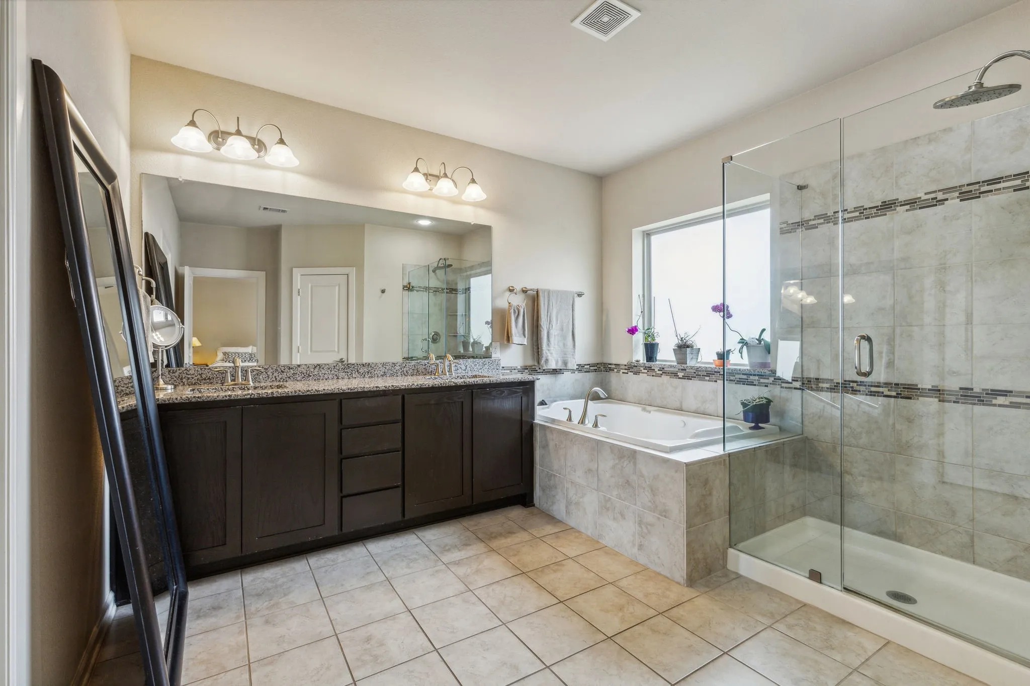Single Family Residence For Sale in Dallas County , 1107 Alpine Drive, Richardson, Texas 75080, 4 Bedroom, 4 Bathroom, 3 Garage spaces, 2,914 Sqft, built in 2015, mls#21318937, Real Estate Agent in Richardson, Homes For Sale in Dallas county, Homes For Sale in Richardson, Realtor in Richardson Texas, Real Estate Brokerage Independent Realty Texas, Luminita Cordes Realtor
