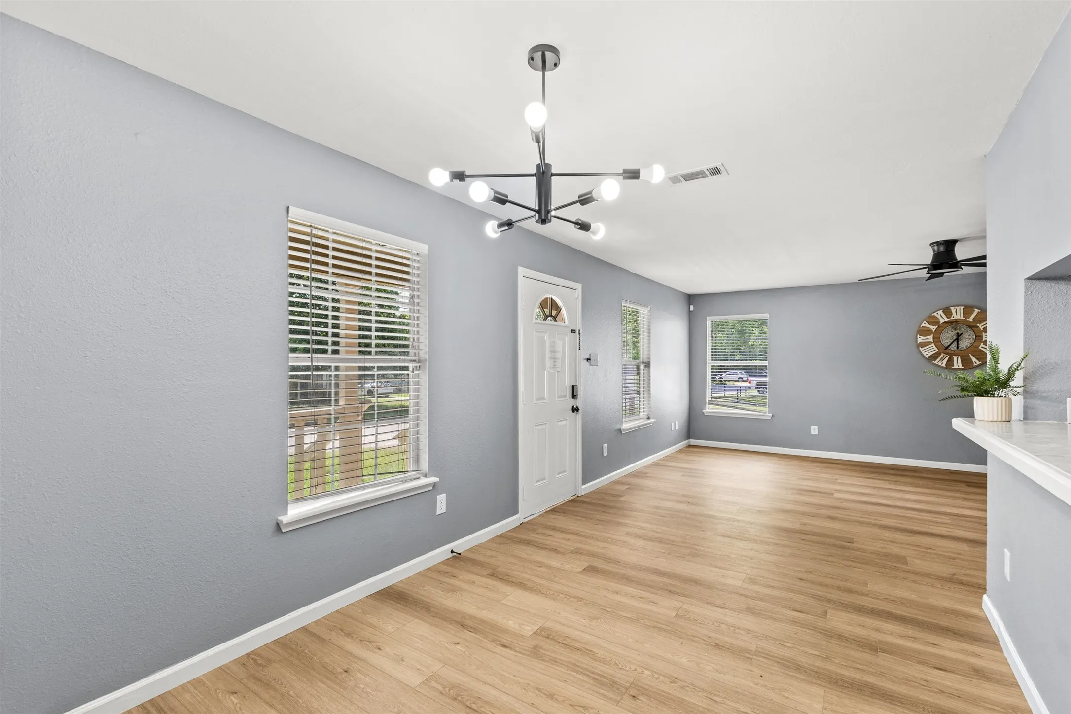 Single Family Residence For Rent in Ellis County , 108 Cook Street, Waxahachie, Texas 75165, 3 Bedroom, 2 Bathroom, Garage spaces, 1,176 Sqft, built in 2003, mls#21319258, Real Estate Agent in Waxahachie, Homes For Rent in Ellis county, Homes For Rent in Waxahachie, Realtor in Waxahachie Texas, Real Estate Brokerage Independent Realty Texas, Luminita Cordes Realtor