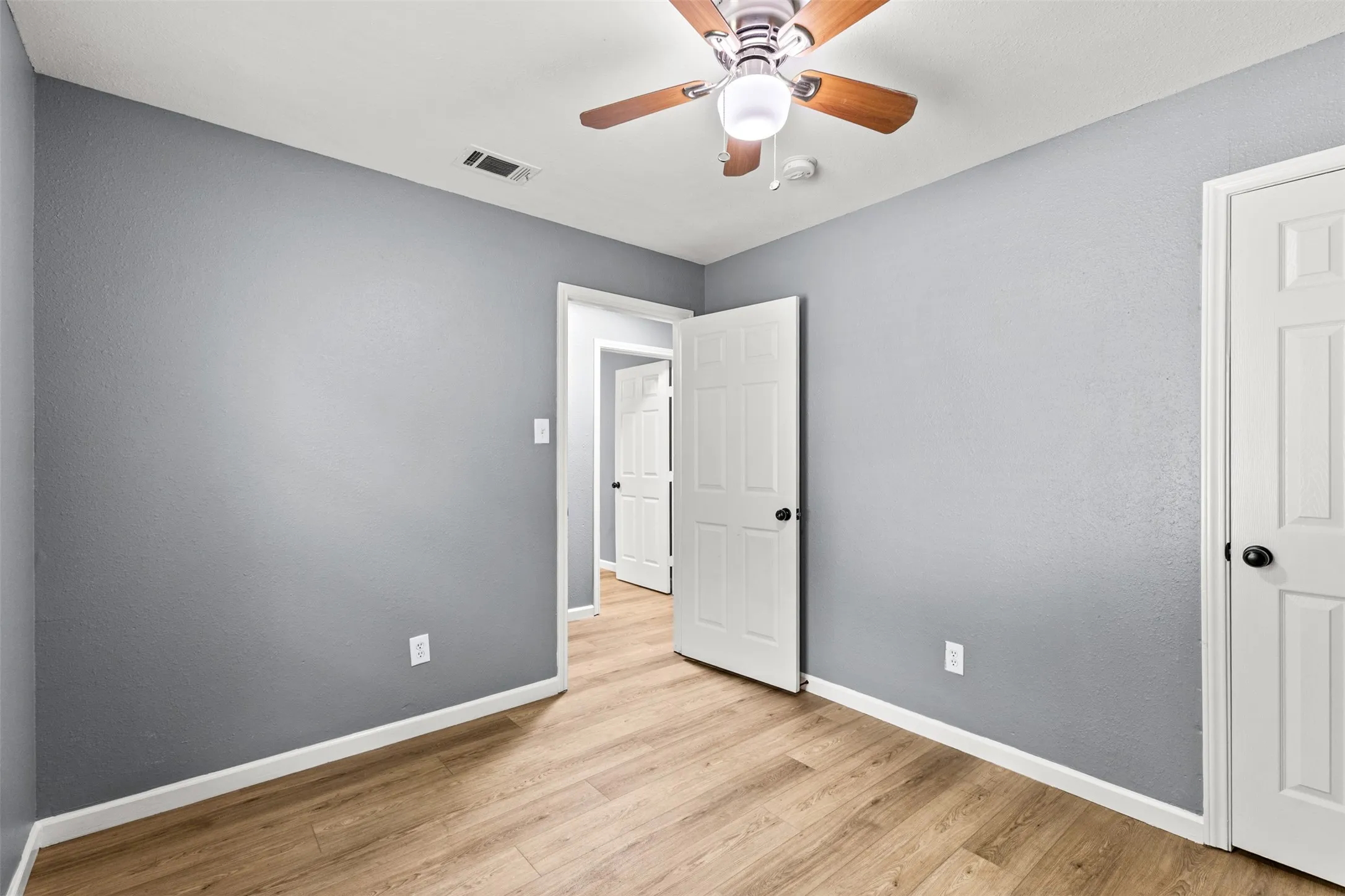 Single Family Residence For Rent in Ellis County , 108 Cook Street, Waxahachie, Texas 75165, 3 Bedroom, 2 Bathroom, Garage spaces, 1,176 Sqft, built in 2003, mls#21319258, Real Estate Agent in Waxahachie, Homes For Rent in Ellis county, Homes For Rent in Waxahachie, Realtor in Waxahachie Texas, Real Estate Brokerage Independent Realty Texas, Luminita Cordes Realtor
