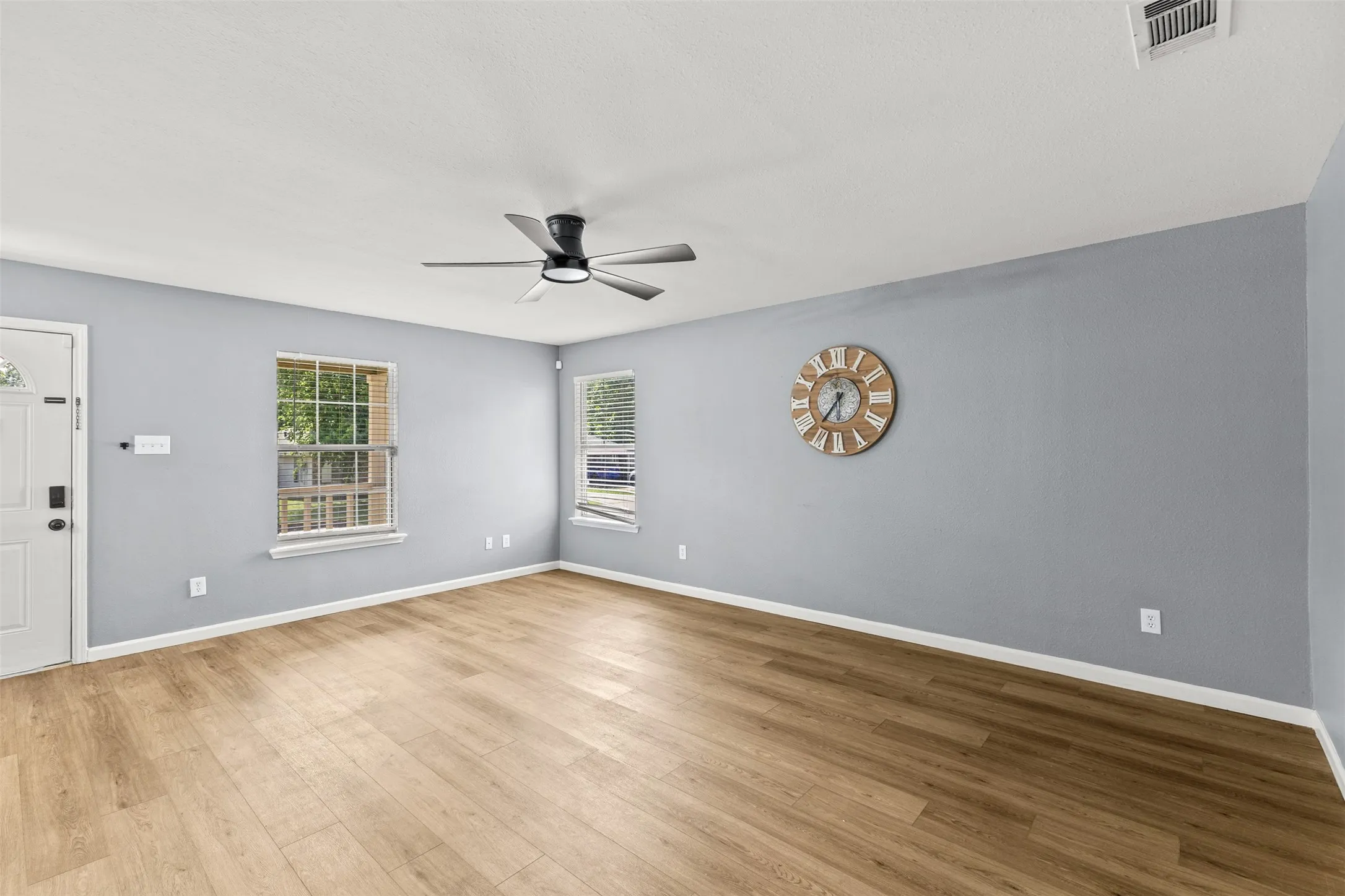 Single Family Residence For Rent in Ellis County , 108 Cook Street, Waxahachie, Texas 75165, 3 Bedroom, 2 Bathroom, Garage spaces, 1,176 Sqft, built in 2003, mls#21319258, Real Estate Agent in Waxahachie, Homes For Rent in Ellis county, Homes For Rent in Waxahachie, Realtor in Waxahachie Texas, Real Estate Brokerage Independent Realty Texas, Luminita Cordes Realtor
