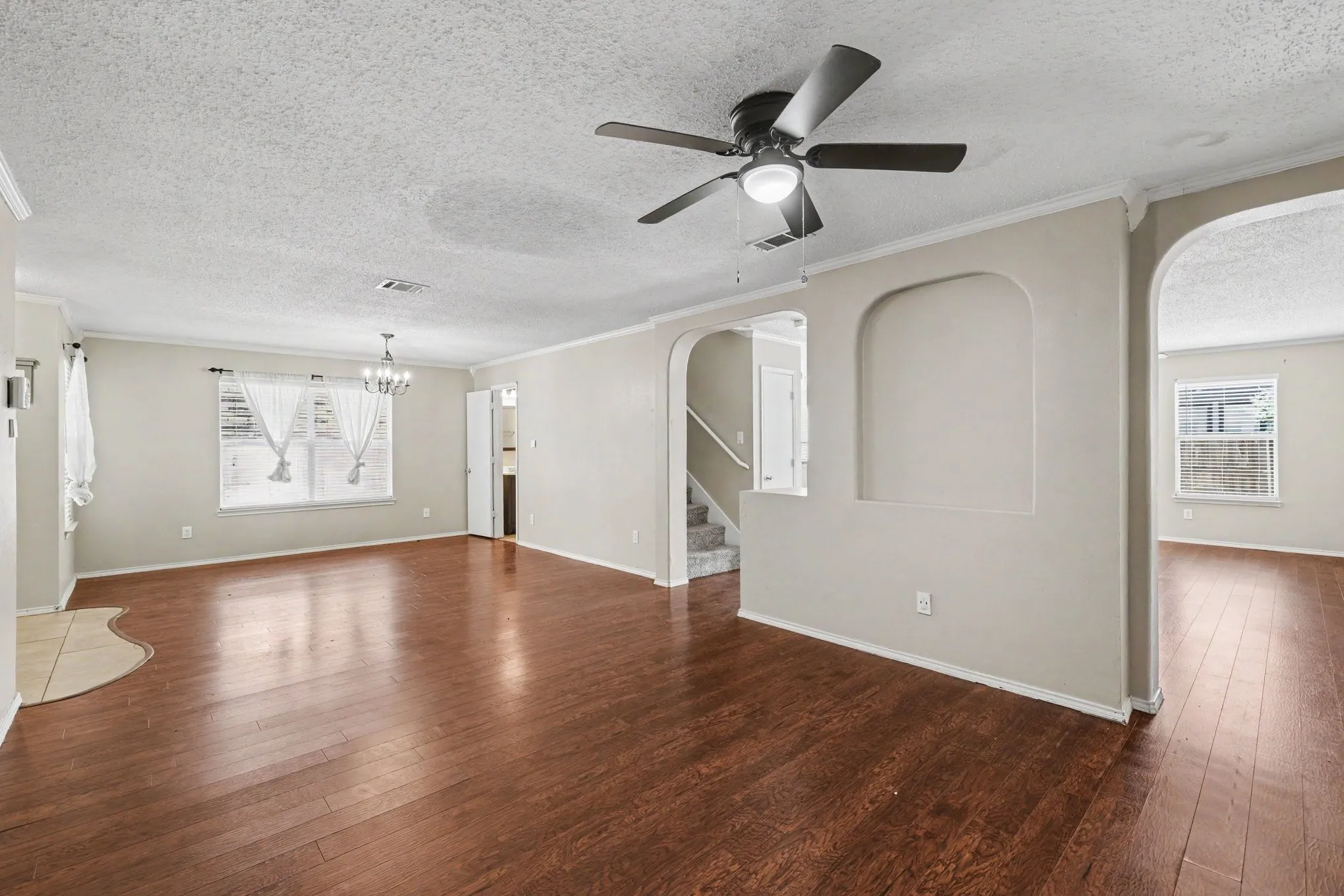 Single Family Residence For Sale in Denton County , 2020 Cardinal Lane, Lewisville, Texas 75077, 3 Bedroom, 3 Bathroom, 2 Garage spaces, 2,229 Sqft, built in 2000, mls#21317459, Real Estate Agent in Lewisville, Homes For Sale in Denton county, Homes For Sale in Lewisville, Realtor in Lewisville Texas, Real Estate Brokerage Independent Realty Texas, Luminita Cordes Realtor