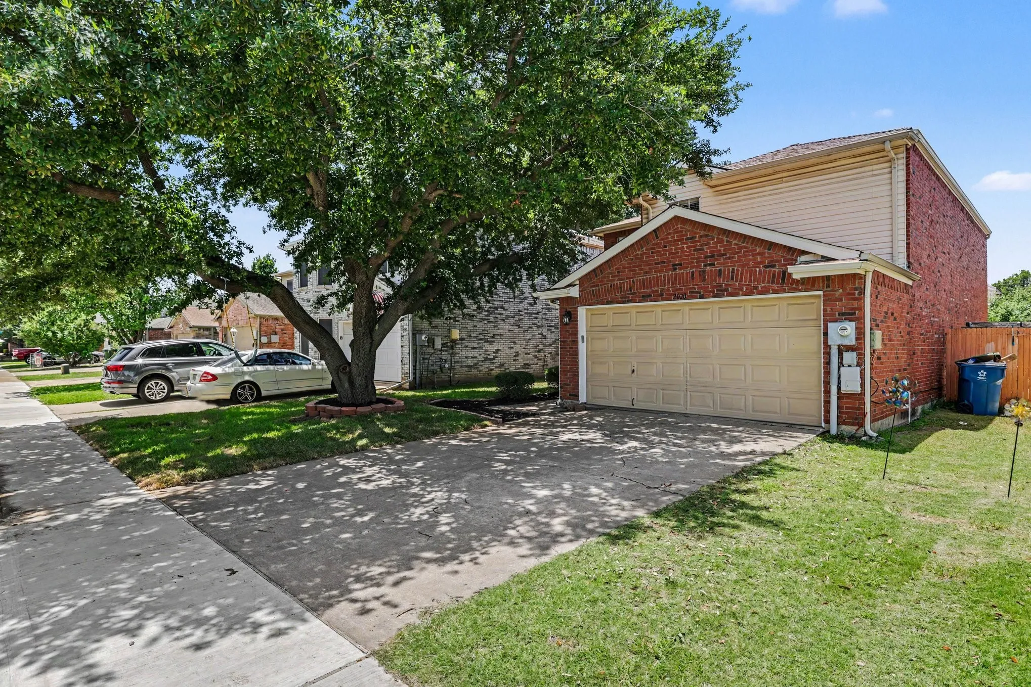 Single Family Residence For Sale in Denton County , 2020 Cardinal Lane, Lewisville, Texas 75077, 3 Bedroom, 3 Bathroom, 2 Garage spaces, 2,229 Sqft, built in 2000, mls#21317459, Real Estate Agent in Lewisville, Homes For Sale in Denton county, Homes For Sale in Lewisville, Realtor in Lewisville Texas, Real Estate Brokerage Independent Realty Texas, Luminita Cordes Realtor