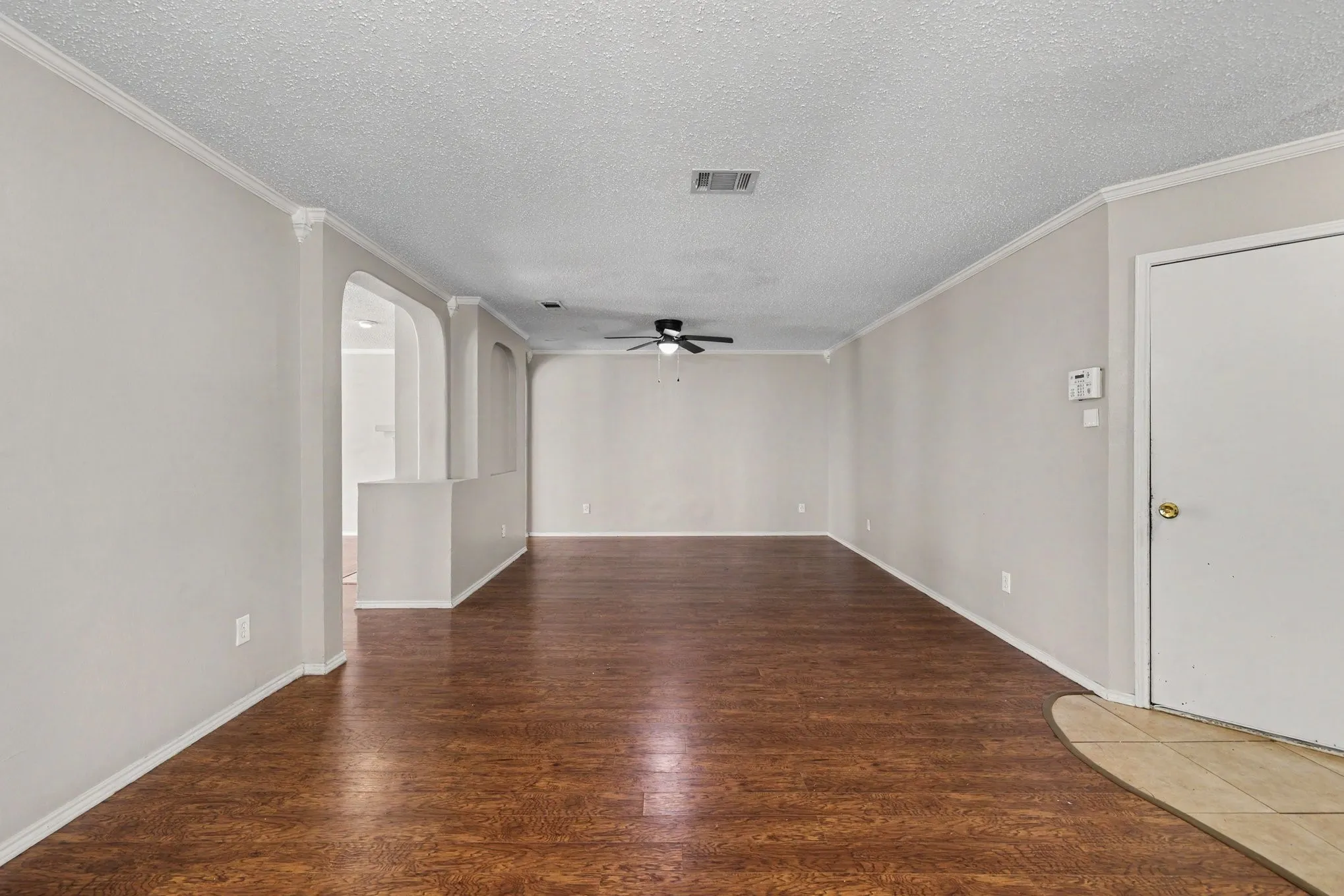 Single Family Residence For Sale in Denton County , 2020 Cardinal Lane, Lewisville, Texas 75077, 3 Bedroom, 3 Bathroom, 2 Garage spaces, 2,229 Sqft, built in 2000, mls#21317459, Real Estate Agent in Lewisville, Homes For Sale in Denton county, Homes For Sale in Lewisville, Realtor in Lewisville Texas, Real Estate Brokerage Independent Realty Texas, Luminita Cordes Realtor