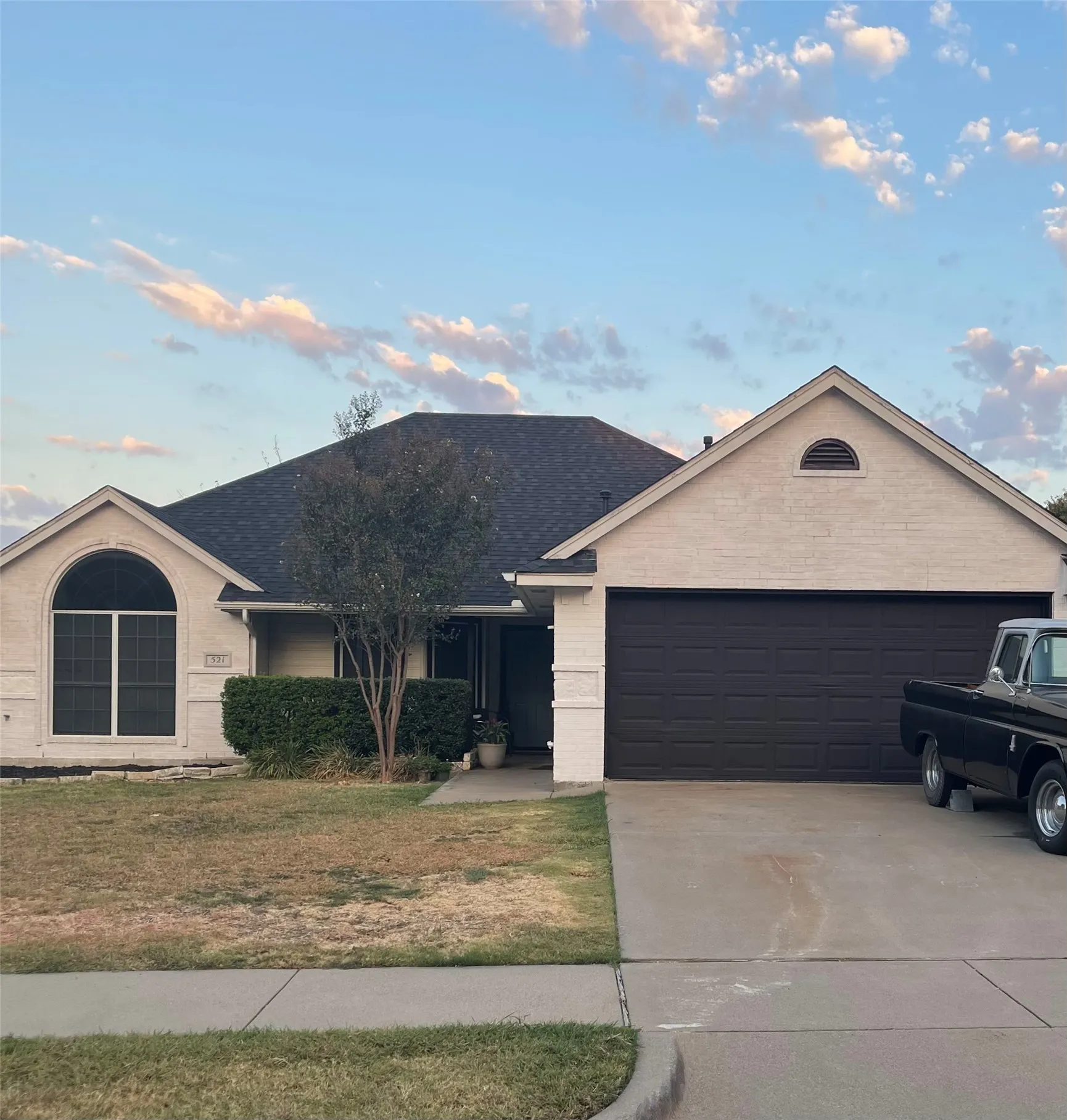 Single Family Residence For Sale in Ellis County , 521 Wild Springs Drive, Midlothian, Texas 76065, 3 Bedroom, 2 Bathroom, 2 Garage spaces, 1,444 Sqft, built in 2001, mls#21319103, Real Estate Agent in Midlothian, Homes For Sale in Ellis county, Homes For Sale in Midlothian, Realtor in Midlothian Texas, Real Estate Brokerage Independent Realty Texas, Luminita Cordes Realtor