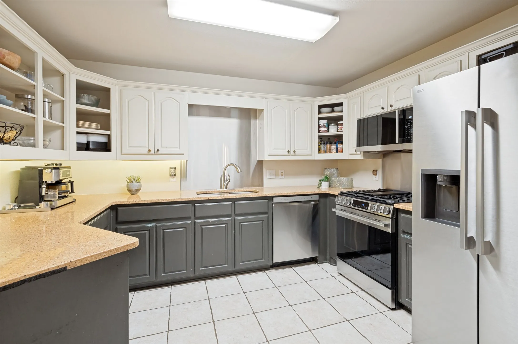 Single Family Residence For Sale in Ellis County , 521 Wild Springs Drive, Midlothian, Texas 76065, 3 Bedroom, 2 Bathroom, 2 Garage spaces, 1,444 Sqft, built in 2001, mls#21319103, Real Estate Agent in Midlothian, Homes For Sale in Ellis county, Homes For Sale in Midlothian, Realtor in Midlothian Texas, Real Estate Brokerage Independent Realty Texas, Luminita Cordes Realtor