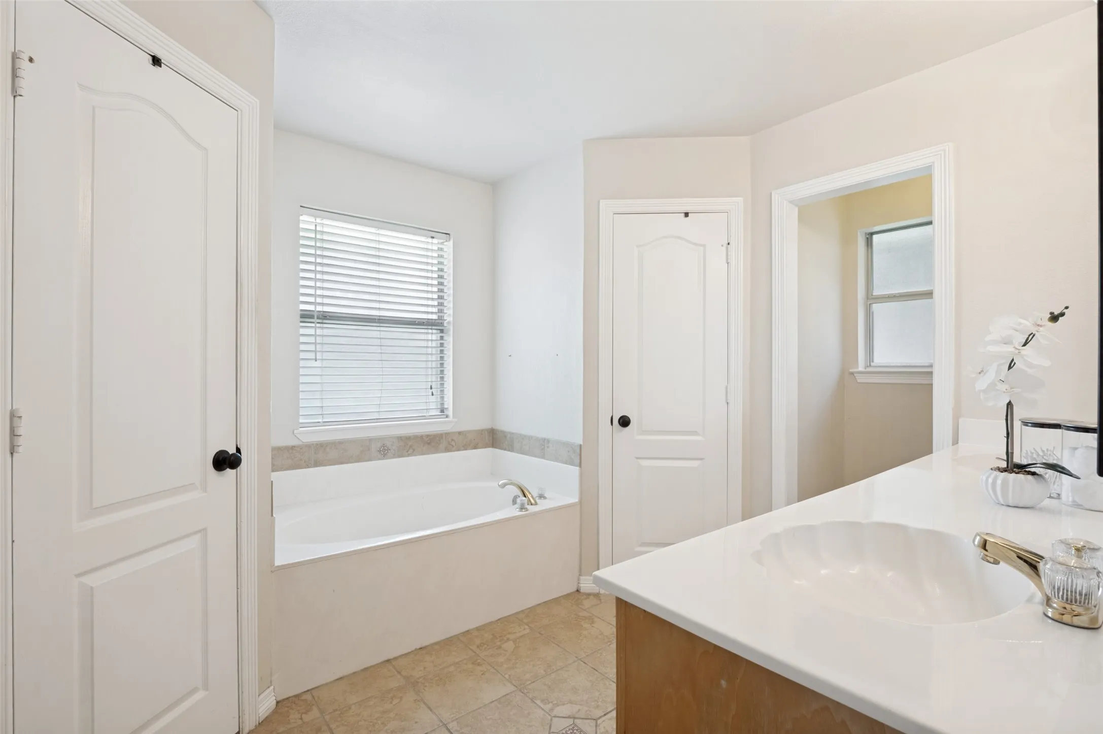 Single Family Residence For Sale in Ellis County , 521 Wild Springs Drive, Midlothian, Texas 76065, 3 Bedroom, 2 Bathroom, 2 Garage spaces, 1,444 Sqft, built in 2001, mls#21319103, Real Estate Agent in Midlothian, Homes For Sale in Ellis county, Homes For Sale in Midlothian, Realtor in Midlothian Texas, Real Estate Brokerage Independent Realty Texas, Luminita Cordes Realtor
