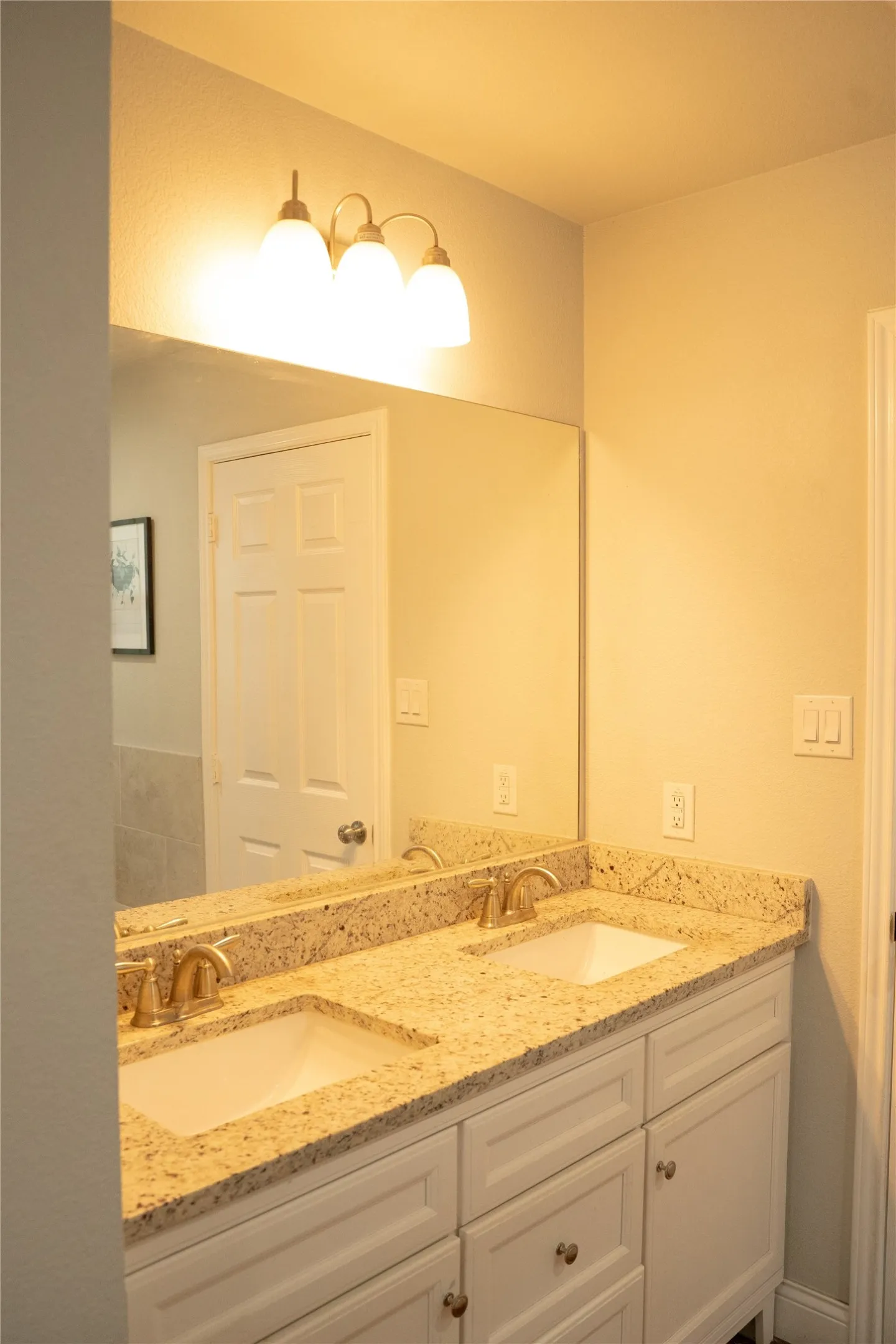 Single Family Residence For Sale in Grayson County , 315 W Oak Street, Whitewright, Texas 75491, 3 Bedroom, 2 Bathroom, 2 Garage spaces, 1,292 Sqft, built in 2021, mls#21316353, Real Estate Agent in Whitewright, Homes For Sale in Grayson county, Homes For Sale in Whitewright, Realtor in Whitewright Texas, Real Estate Brokerage Independent Realty Texas, Luminita Cordes Realtor