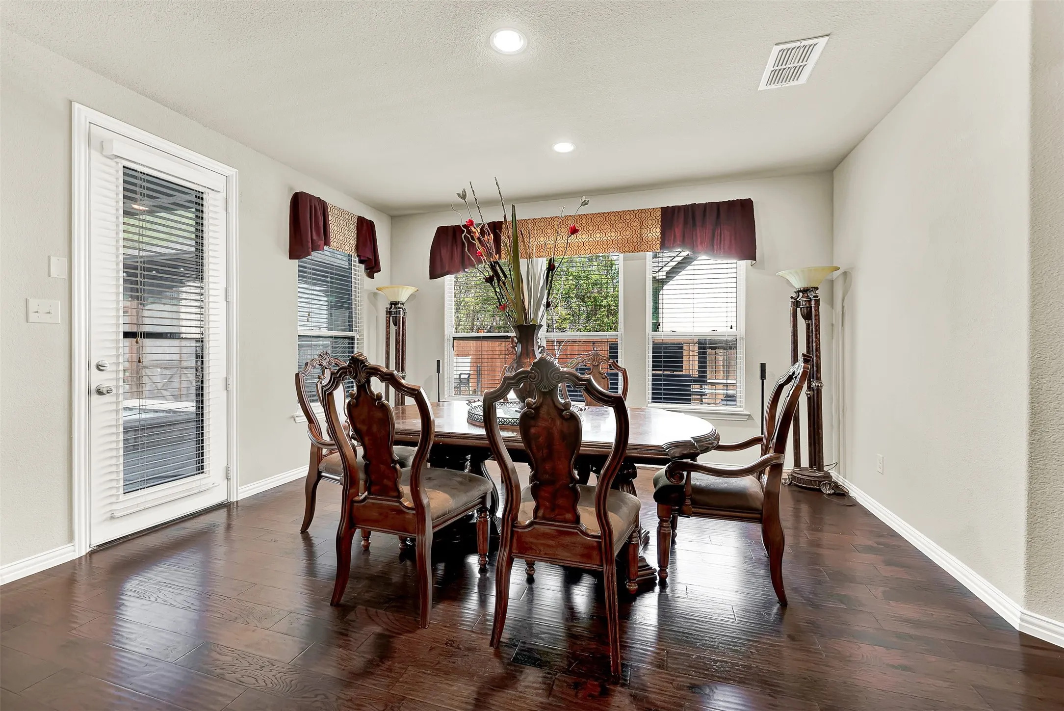 Single Family Residence For Sale in Dallas County , 3925 Martha Avenue, Sachse, Texas 75048, 5 Bedrooms, 4 Bathrooms, 3 Garage spaces, 5,200 Sqft, built in 2014, Price $875,000, mls#21318717, Real Estate Agent in Sachse, Homes For Sale in Dallas county, Homes For Sale in Sachse, Realtor in Sachse Texas, Real Estate Brokerage Independent Realty Texas, Luminita Cordes Realtor