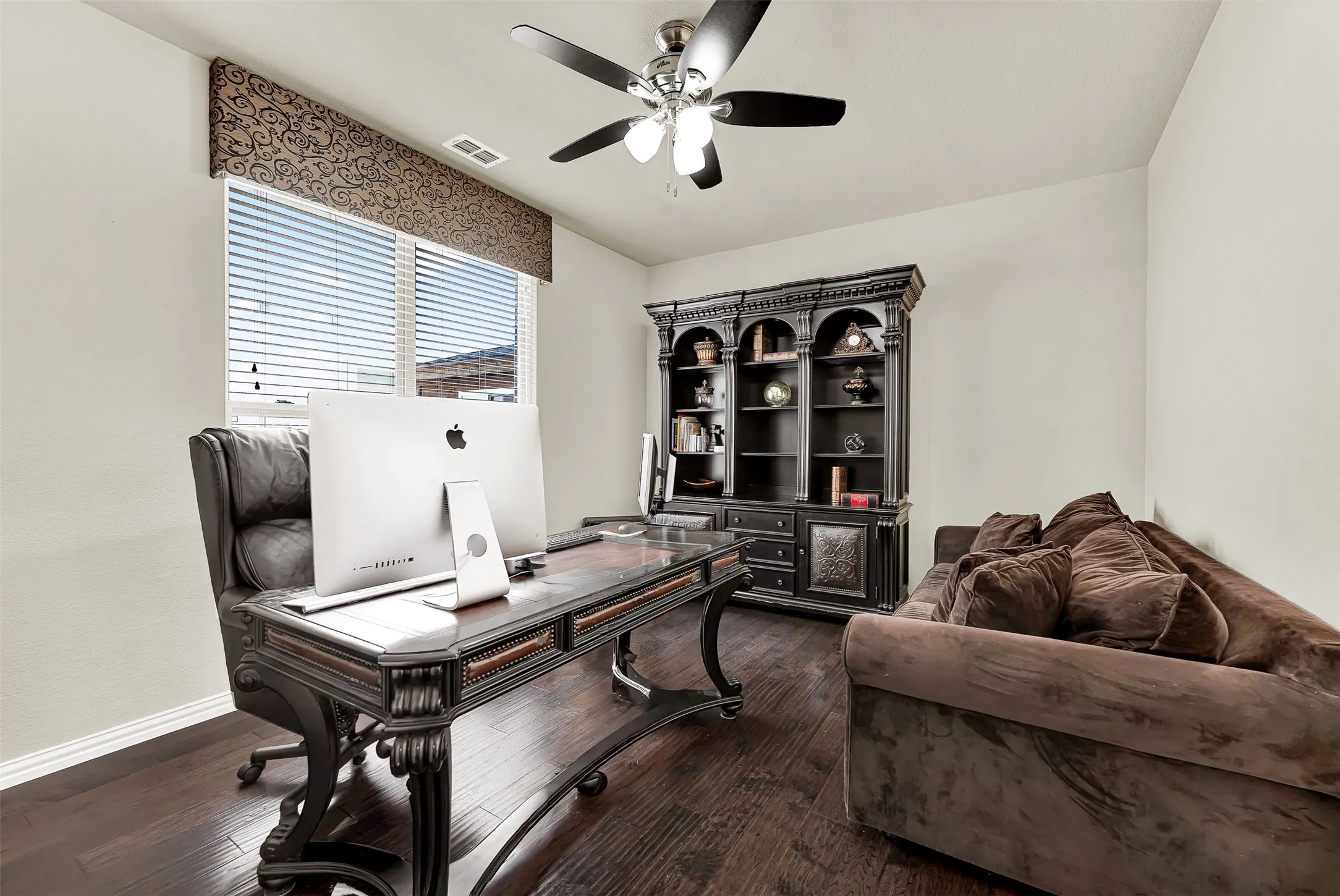 Single Family Residence For Sale in Dallas County , 3925 Martha Avenue, Sachse, Texas 75048, 5 Bedrooms, 4 Bathrooms, 3 Garage spaces, 5,200 Sqft, built in 2014, Price $875,000, mls#21318717, Real Estate Agent in Sachse, Homes For Sale in Dallas county, Homes For Sale in Sachse, Realtor in Sachse Texas, Real Estate Brokerage Independent Realty Texas, Luminita Cordes Realtor