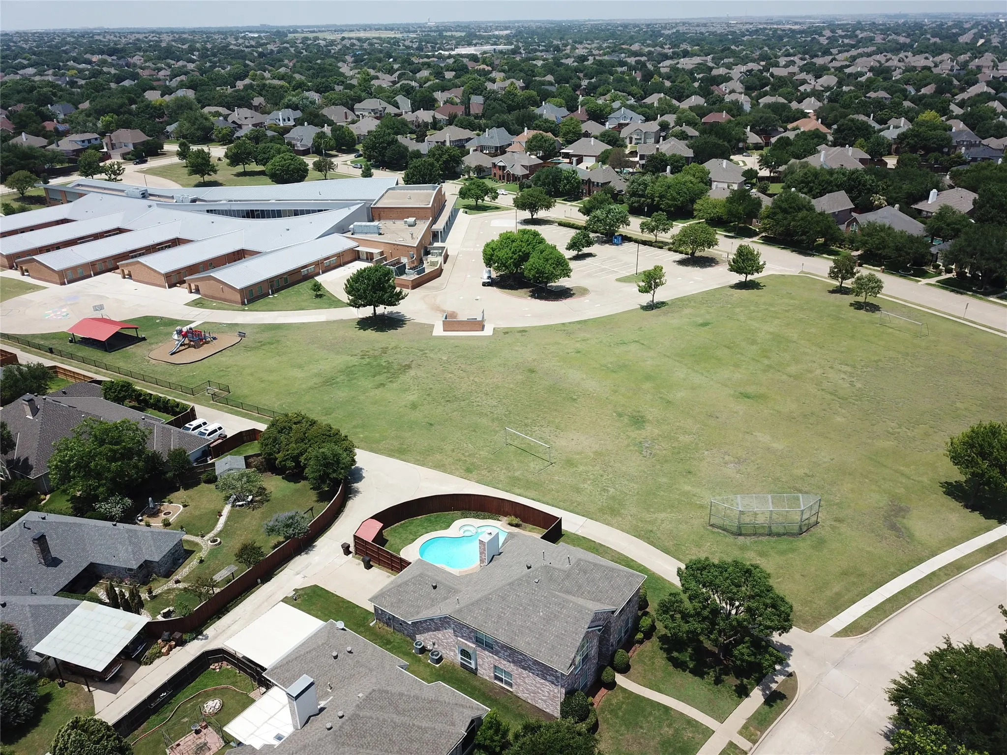 Single Family Residence For Rent in Collin County , 7509 Avalon Drive, Plano, Texas 75025, 5 Bedroom, 3 Bathroom, 2 Garage spaces, 3,052 Sqft, built in 1993, mls#21315170, Real Estate Agent in Plano, Homes For Rent in Collin county, Homes For Rent in Plano, Realtor in Plano Texas, Real Estate Brokerage Independent Realty Texas, Luminita Cordes Realtor