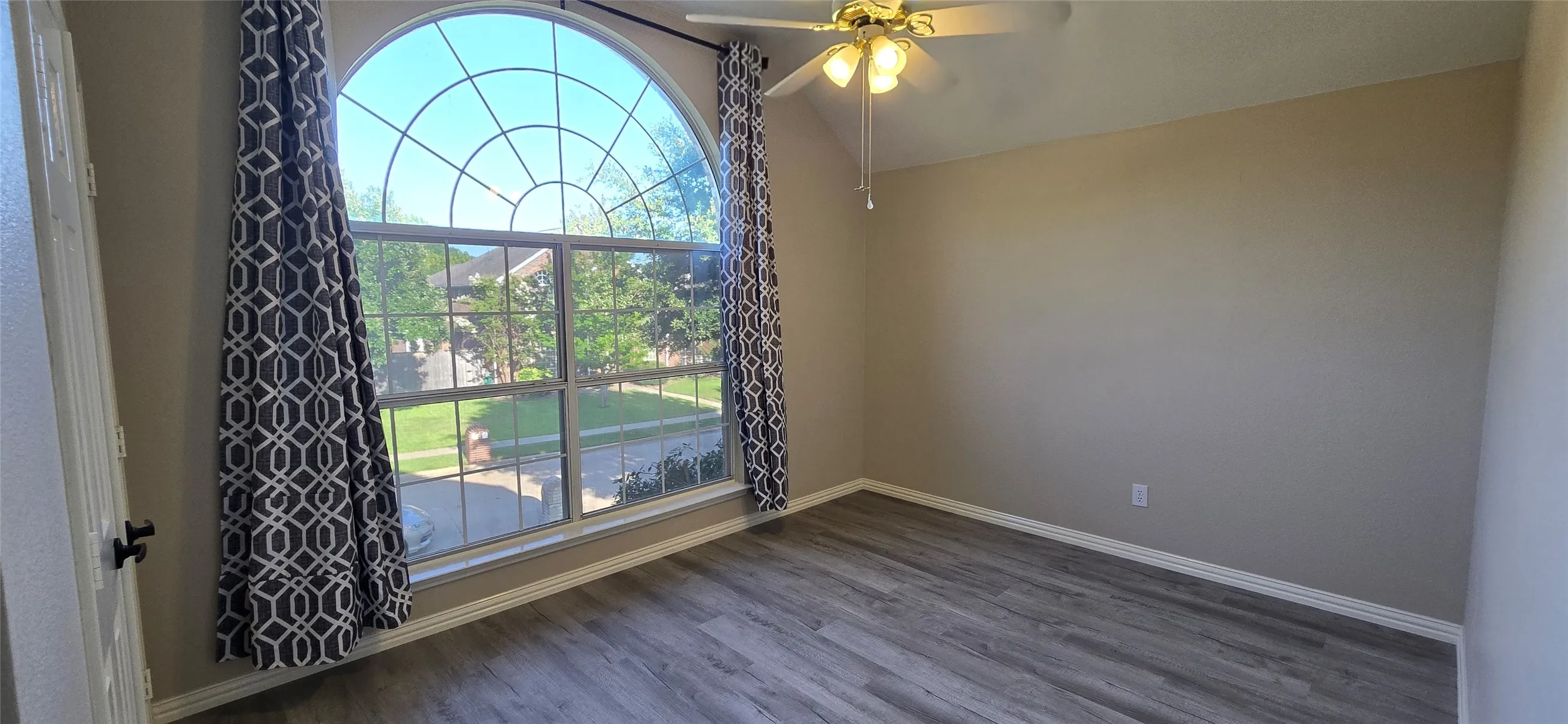 Single Family Residence For Rent in Collin County , 7509 Avalon Drive, Plano, Texas 75025, 5 Bedroom, 3 Bathroom, 2 Garage spaces, 3,052 Sqft, built in 1993, mls#21315170, Real Estate Agent in Plano, Homes For Rent in Collin county, Homes For Rent in Plano, Realtor in Plano Texas, Real Estate Brokerage Independent Realty Texas, Luminita Cordes Realtor