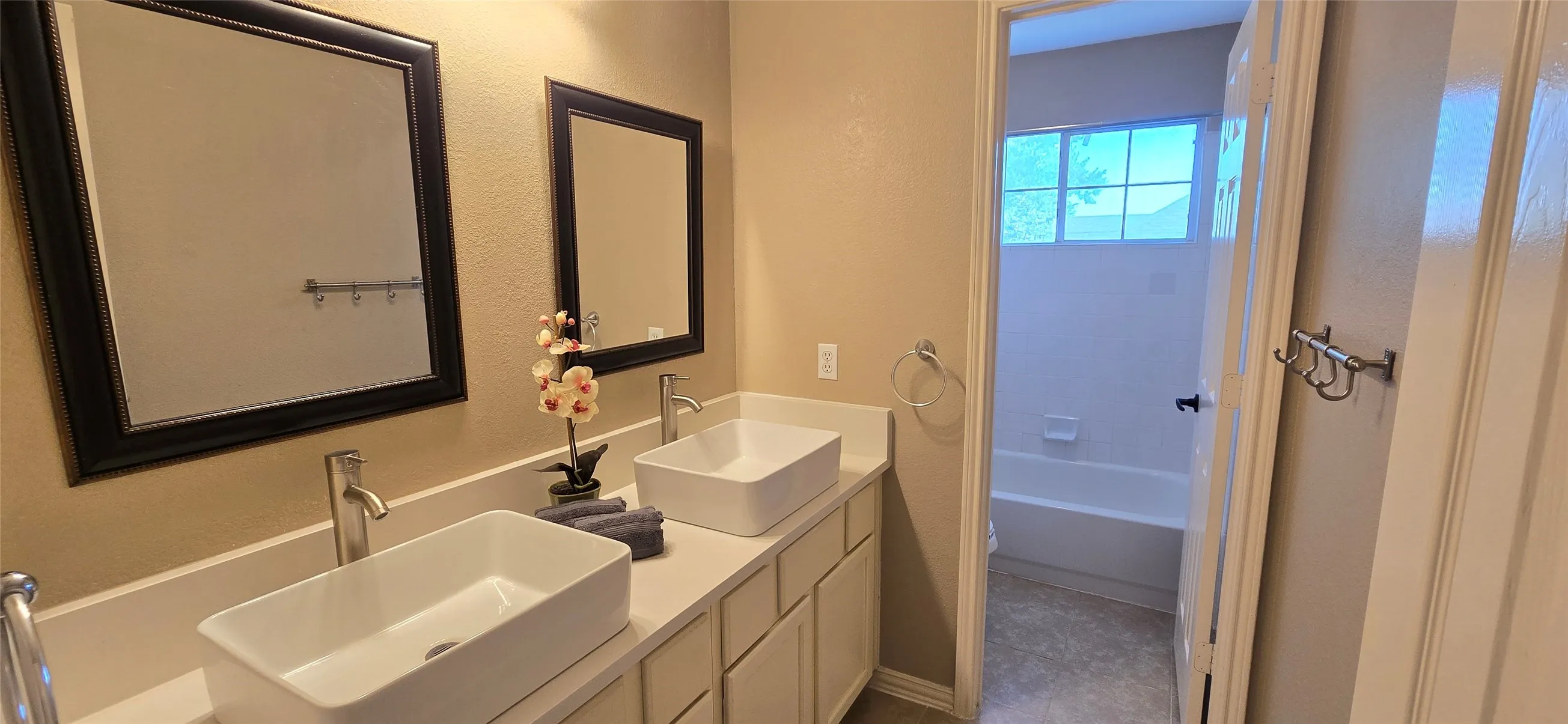 Single Family Residence For Rent in Collin County , 7509 Avalon Drive, Plano, Texas 75025, 5 Bedroom, 3 Bathroom, 2 Garage spaces, 3,052 Sqft, built in 1993, mls#21315170, Real Estate Agent in Plano, Homes For Rent in Collin county, Homes For Rent in Plano, Realtor in Plano Texas, Real Estate Brokerage Independent Realty Texas, Luminita Cordes Realtor
