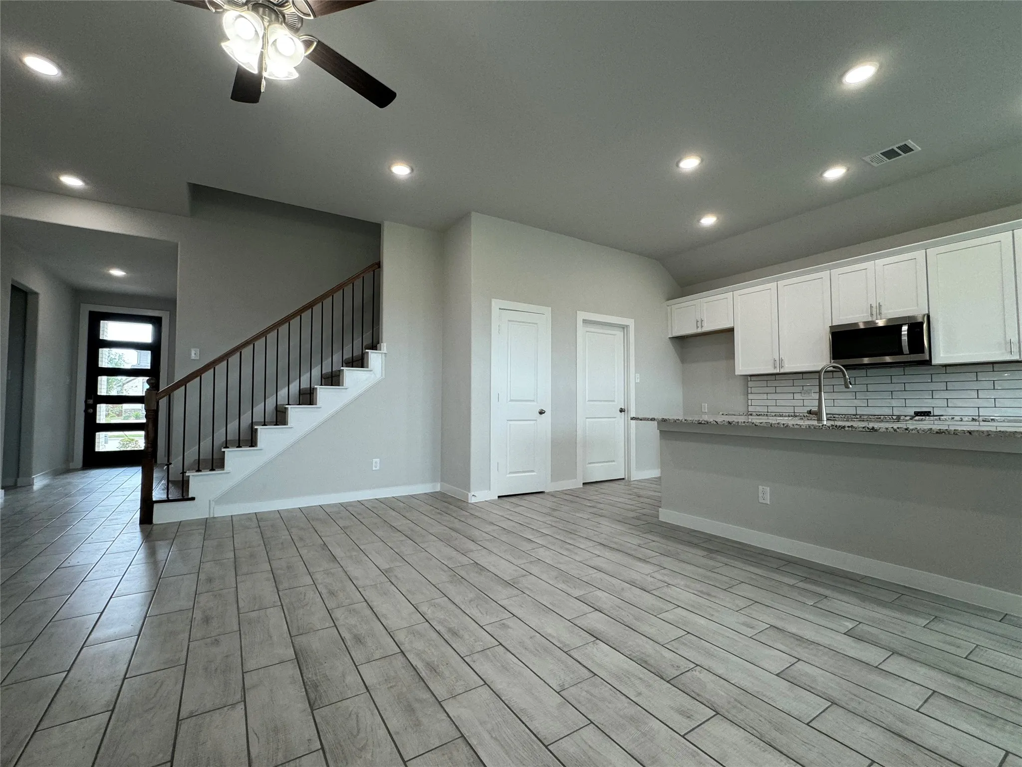 Single Family Residence For Rent in Ellis County , 831 Rosebud Trail, Ferris, Texas 75125, 4 Bedroom, 3 Bathroom, 2 Garage spaces, 2,215 Sqft, built in 2023, mls#21319282, Real Estate Agent in Ferris, Homes For Rent in Ellis county, Homes For Rent in Ferris, Realtor in Ferris Texas, Real Estate Brokerage Independent Realty Texas, Luminita Cordes Realtor
