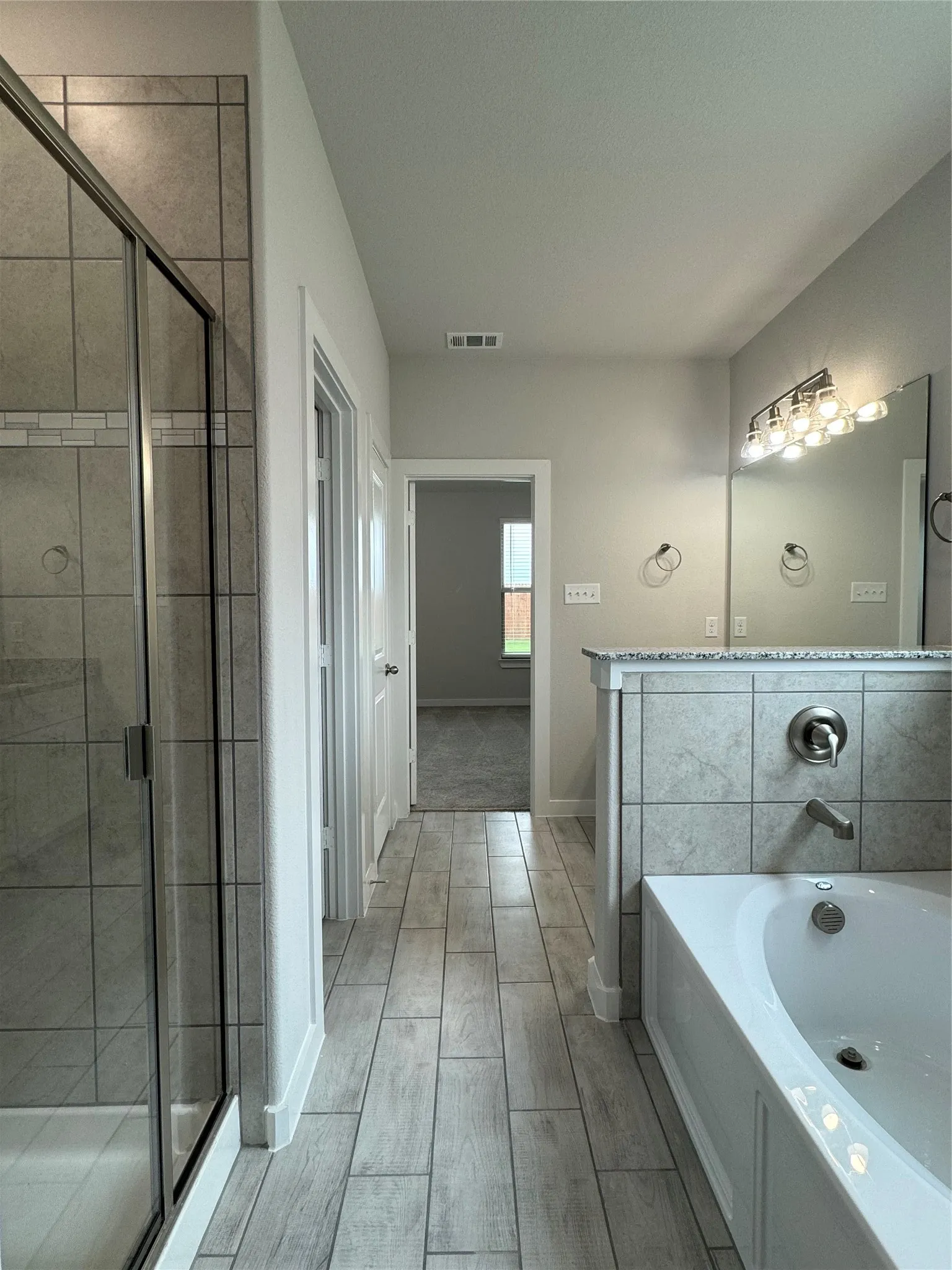 Single Family Residence For Rent in Ellis County , 831 Rosebud Trail, Ferris, Texas 75125, 4 Bedroom, 3 Bathroom, 2 Garage spaces, 2,215 Sqft, built in 2023, mls#21319282, Real Estate Agent in Ferris, Homes For Rent in Ellis county, Homes For Rent in Ferris, Realtor in Ferris Texas, Real Estate Brokerage Independent Realty Texas, Luminita Cordes Realtor