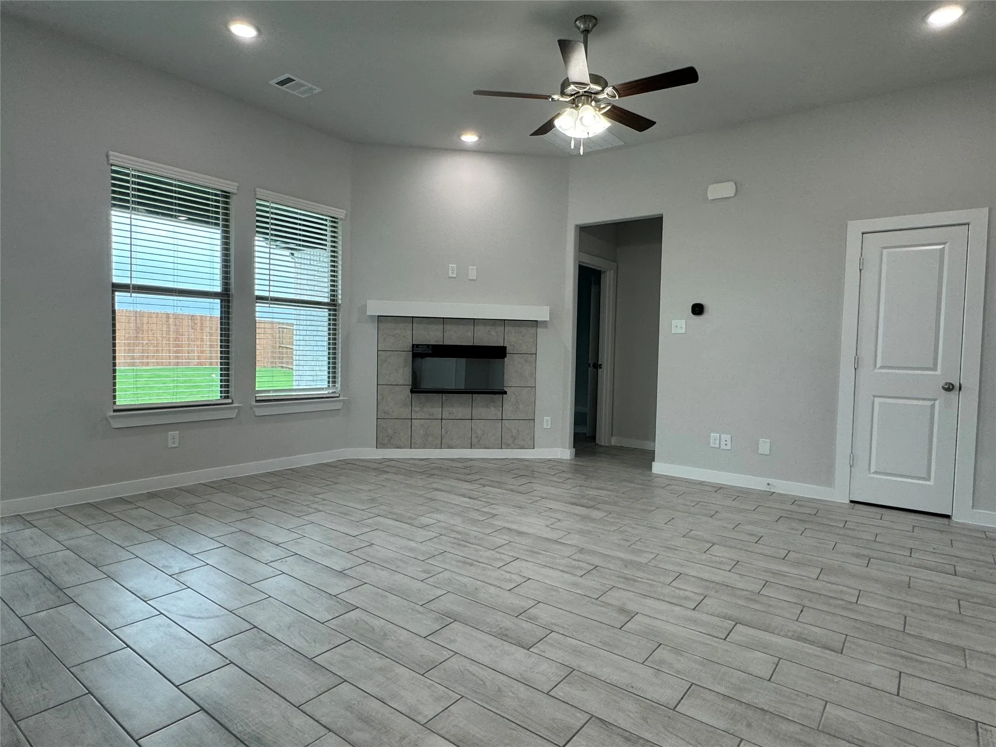 Single Family Residence For Rent in Ellis County , 831 Rosebud Trail, Ferris, Texas 75125, 4 Bedroom, 3 Bathroom, 2 Garage spaces, 2,215 Sqft, built in 2023, mls#21319282, Real Estate Agent in Ferris, Homes For Rent in Ellis county, Homes For Rent in Ferris, Realtor in Ferris Texas, Real Estate Brokerage Independent Realty Texas, Luminita Cordes Realtor