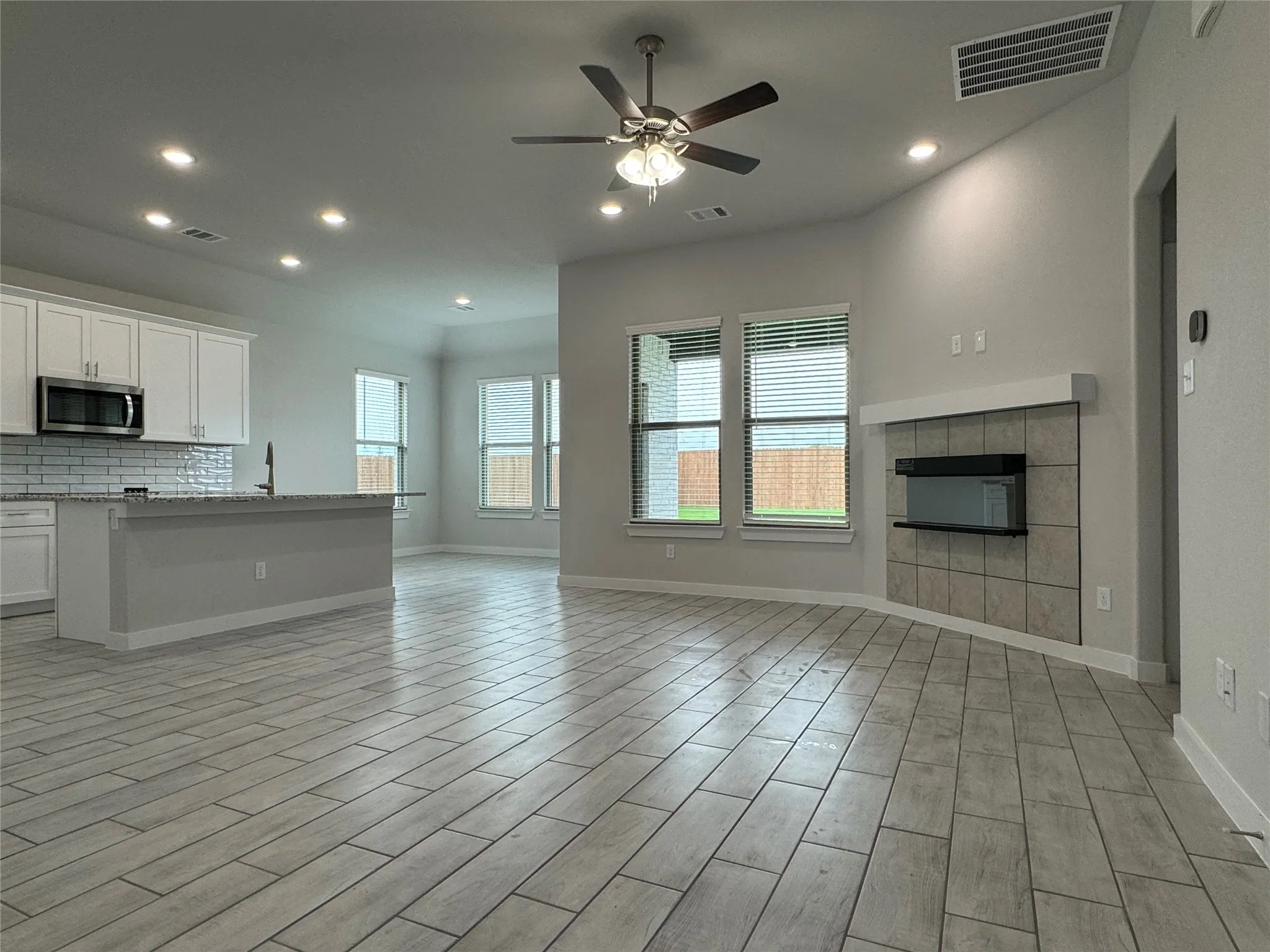Single Family Residence For Rent in Ellis County , 831 Rosebud Trail, Ferris, Texas 75125, 4 Bedroom, 3 Bathroom, 2 Garage spaces, 2,215 Sqft, built in 2023, mls#21319282, Real Estate Agent in Ferris, Homes For Rent in Ellis county, Homes For Rent in Ferris, Realtor in Ferris Texas, Real Estate Brokerage Independent Realty Texas, Luminita Cordes Realtor