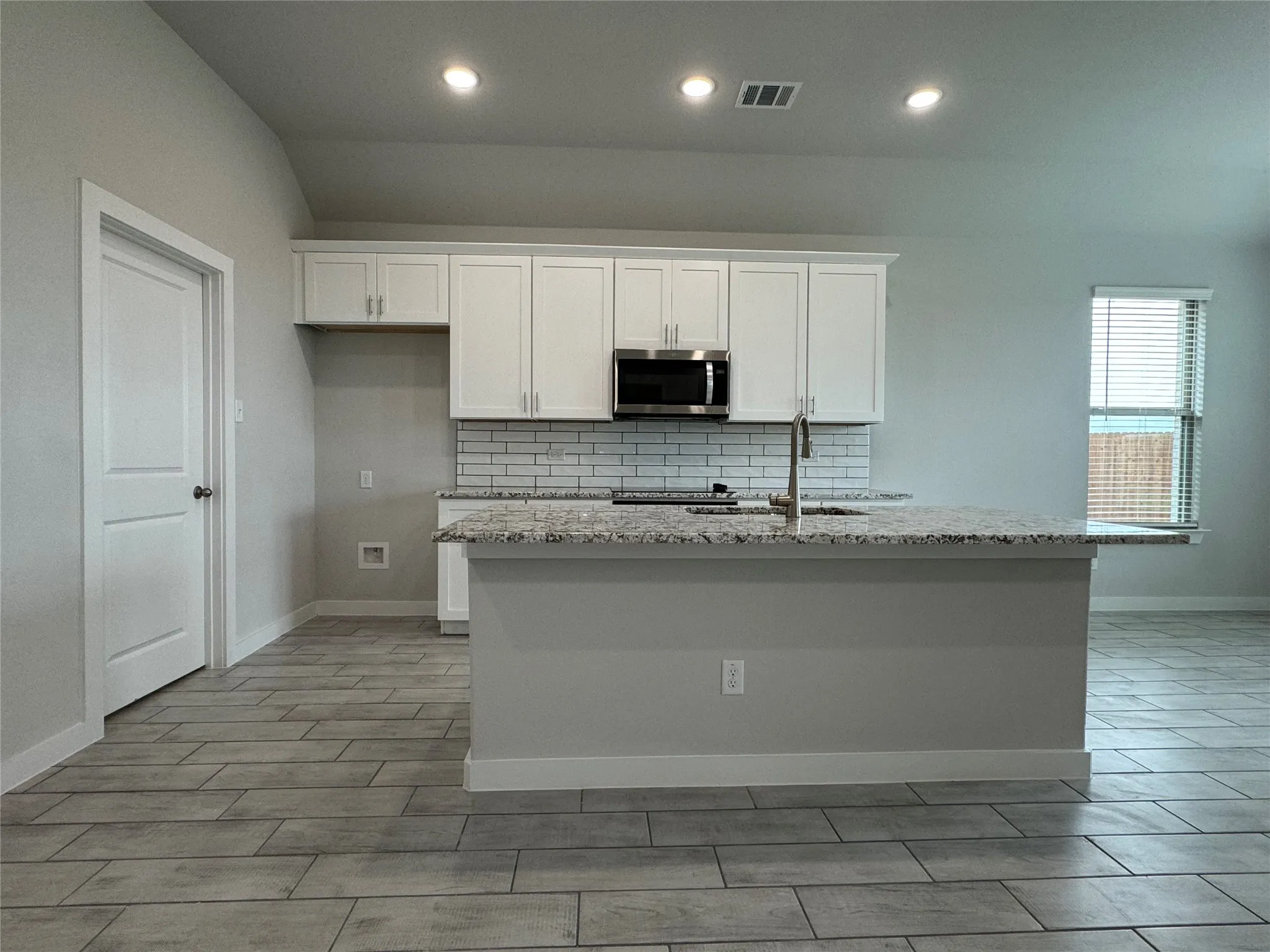 Single Family Residence For Rent in Ellis County , 831 Rosebud Trail, Ferris, Texas 75125, 4 Bedroom, 3 Bathroom, 2 Garage spaces, 2,215 Sqft, built in 2023, mls#21319282, Real Estate Agent in Ferris, Homes For Rent in Ellis county, Homes For Rent in Ferris, Realtor in Ferris Texas, Real Estate Brokerage Independent Realty Texas, Luminita Cordes Realtor