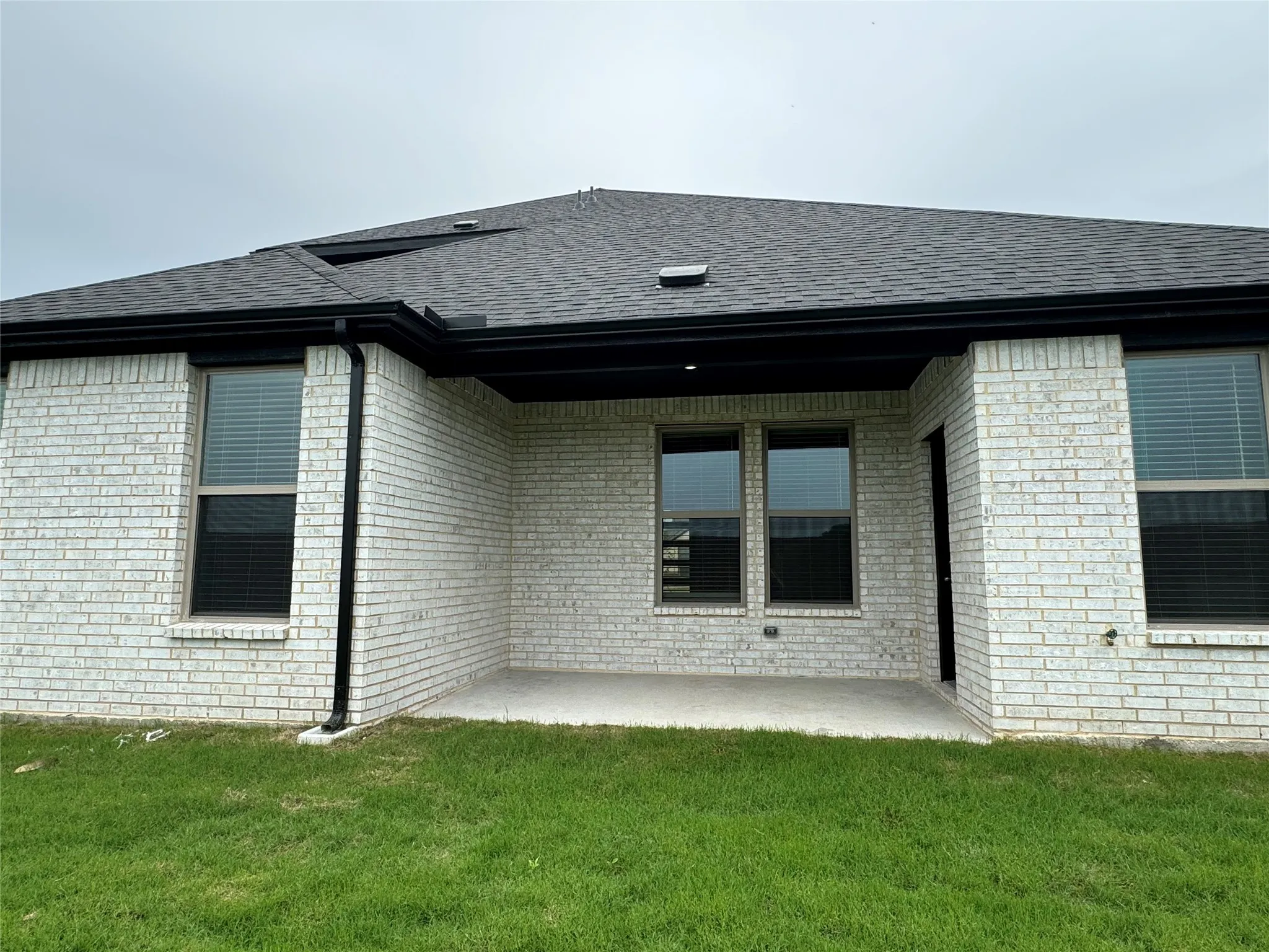 Single Family Residence For Rent in Ellis County , 831 Rosebud Trail, Ferris, Texas 75125, 4 Bedroom, 3 Bathroom, 2 Garage spaces, 2,215 Sqft, built in 2023, mls#21319282, Real Estate Agent in Ferris, Homes For Rent in Ellis county, Homes For Rent in Ferris, Realtor in Ferris Texas, Real Estate Brokerage Independent Realty Texas, Luminita Cordes Realtor